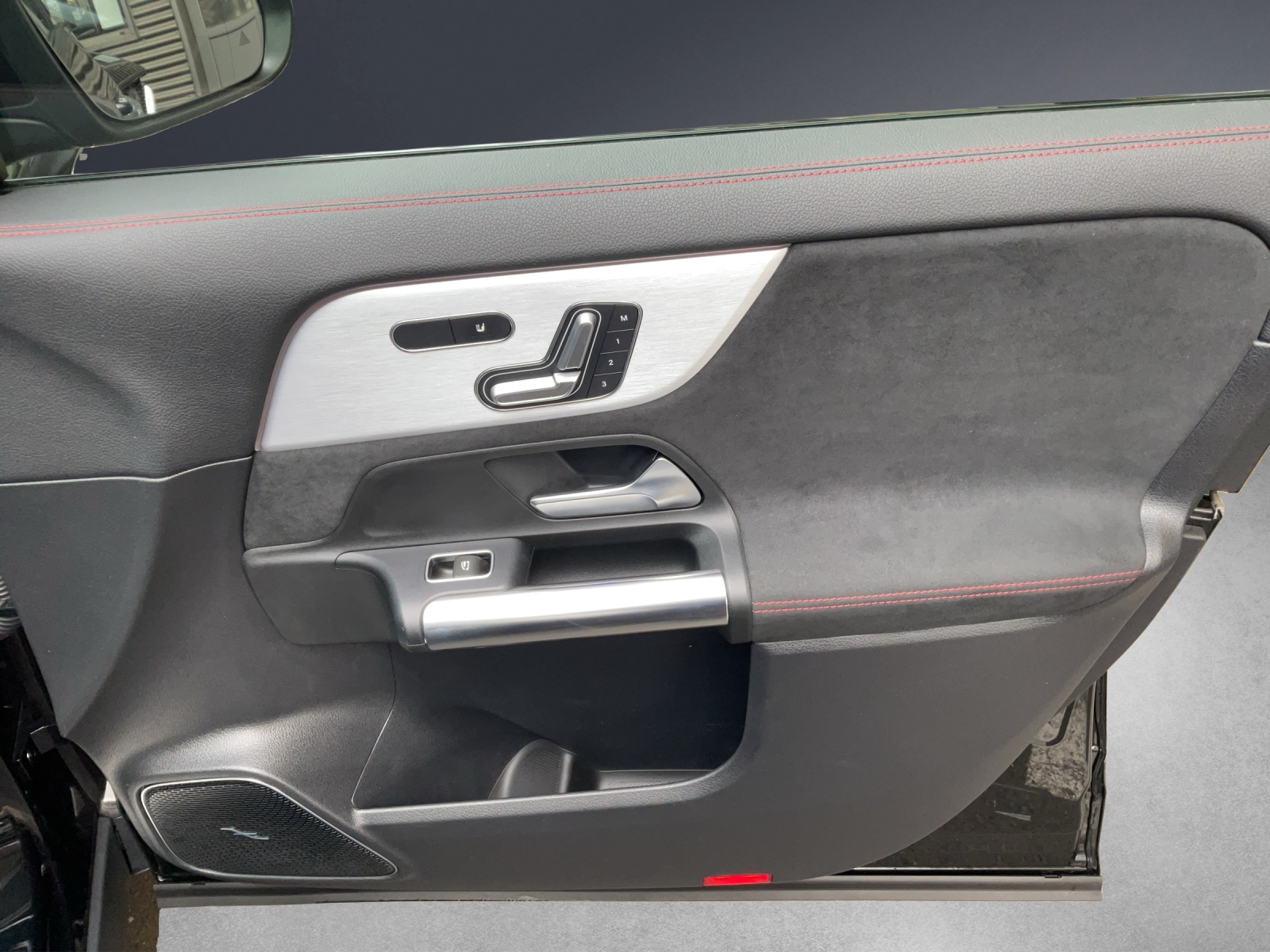MERCEDES-BENZ EQA 250 AMG Line AMG Line-image-8