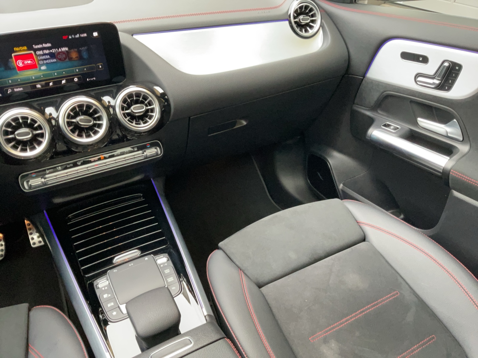 MERCEDES-BENZ EQA 250 AMG Line AMG Line-image-10