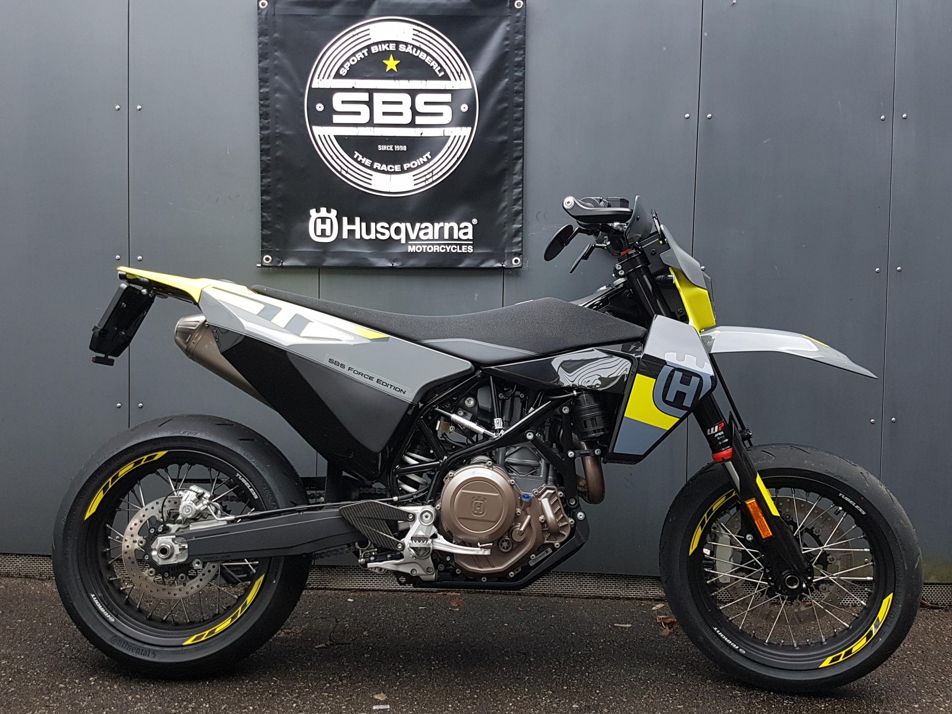 HUSQVARNA 701 Supermoto-image-1