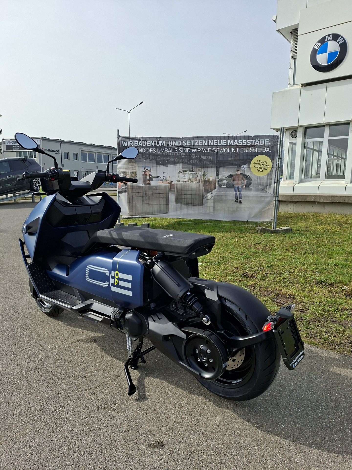 BMW CE 04 Avantagarde-showroom-element-3
