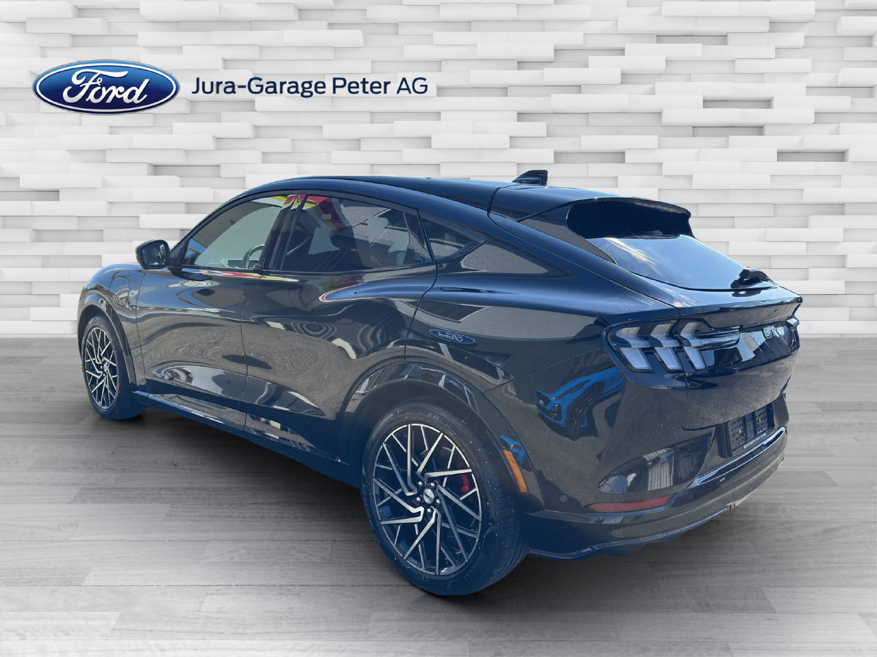 FORD Mustang Mach-E Extended GT AWD-showroom-element-2