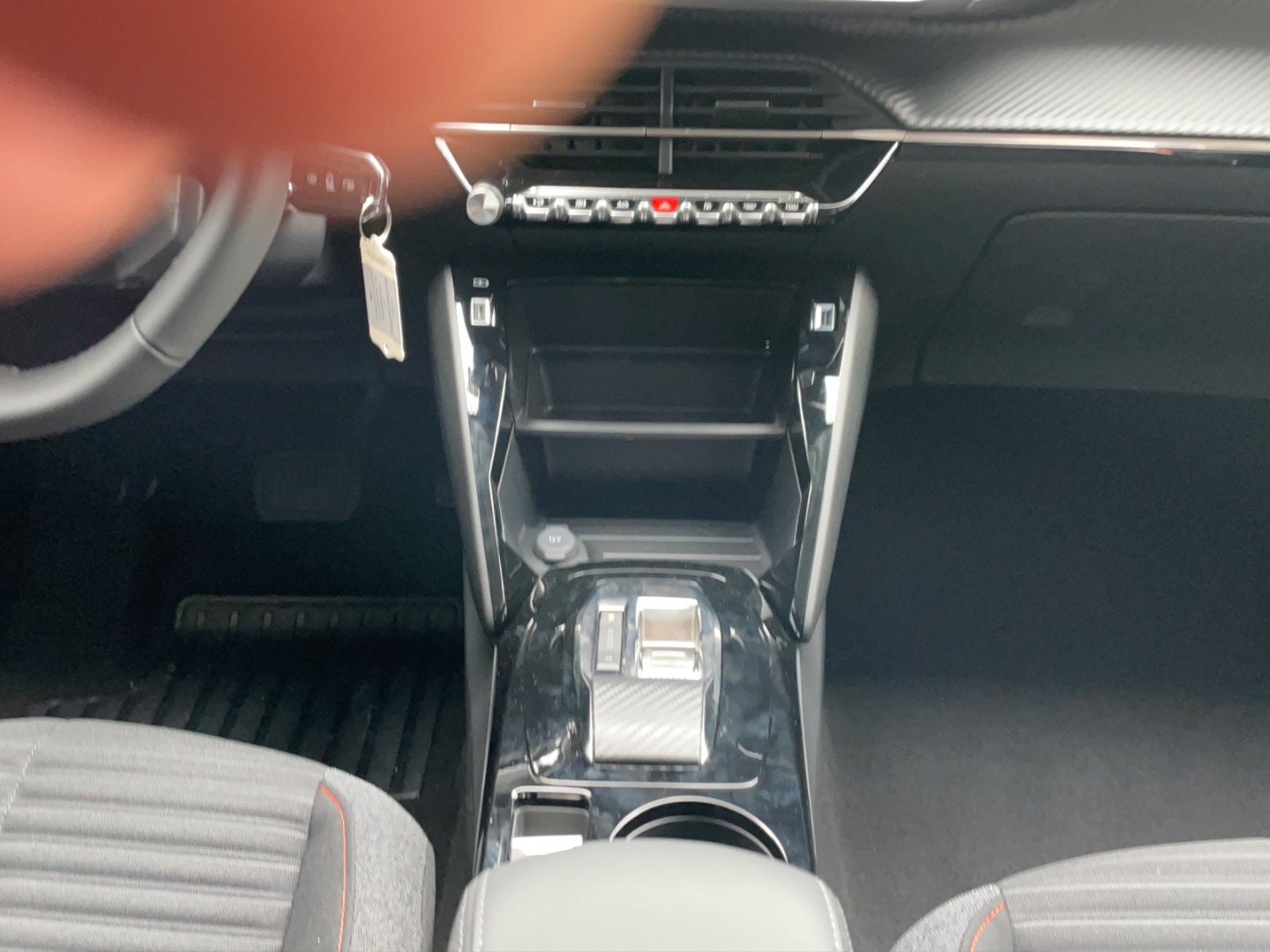 PEUGEOT 208 1.2 PureT Active Pack EAT8-image-7