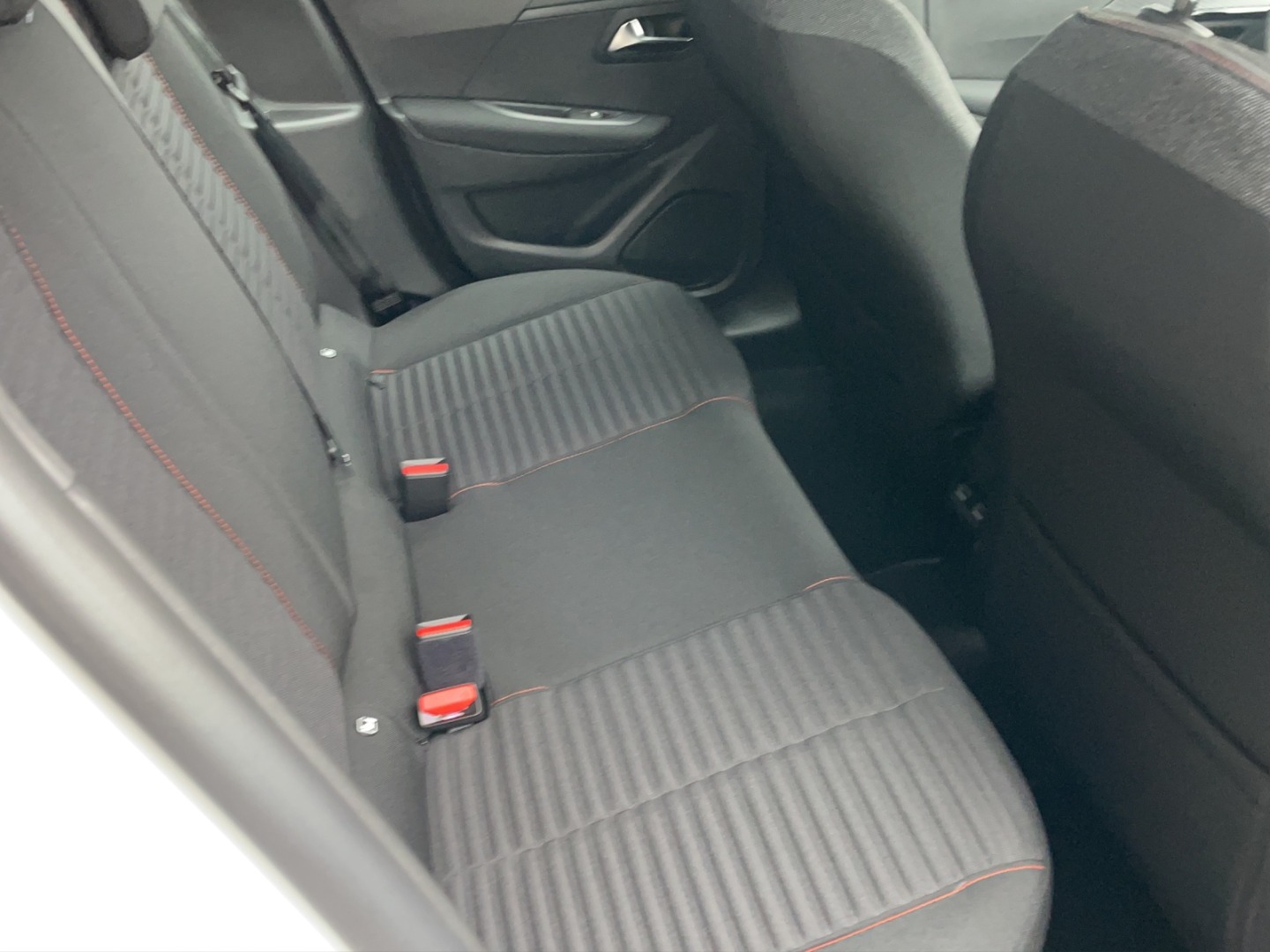 PEUGEOT 208 1.2 PureT Active Pack EAT8-image-8