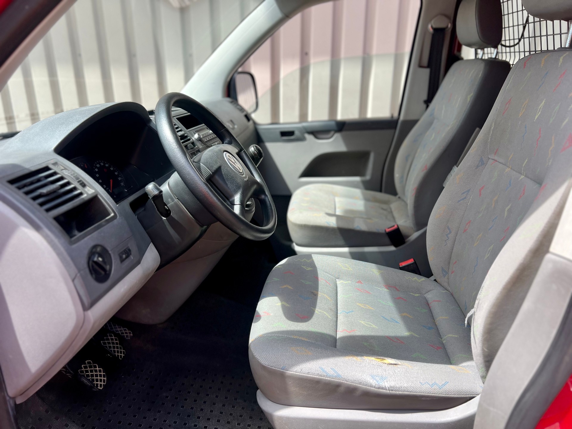VW T5 2.5 TDI PD 4MOTION "rote Legende" by Nutzfahrzeugcenter Seetal-image-15