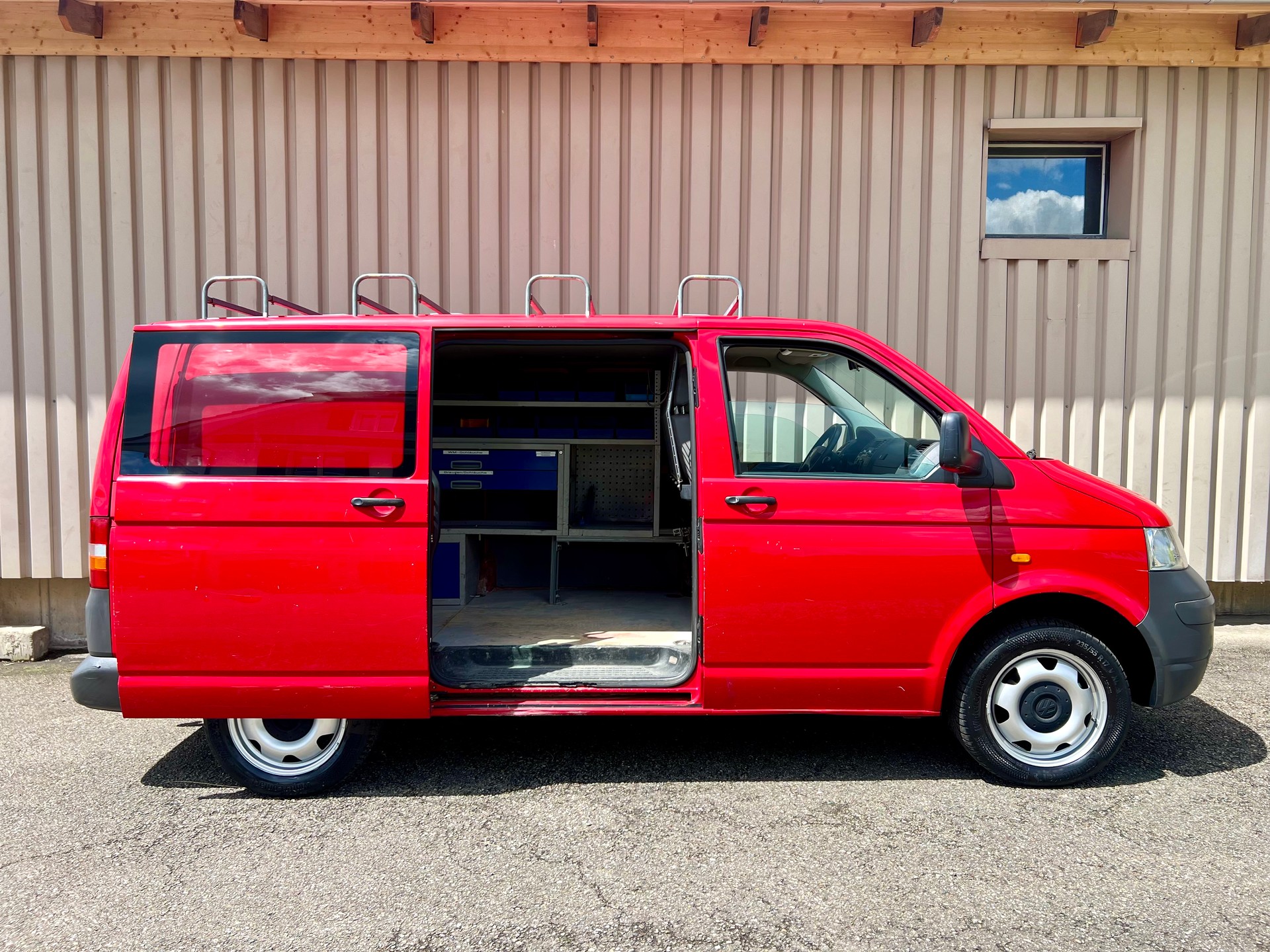 VW T5 2.5 TDI PD 4MOTION "rote Legende" by Nutzfahrzeugcenter Seetal-image-8