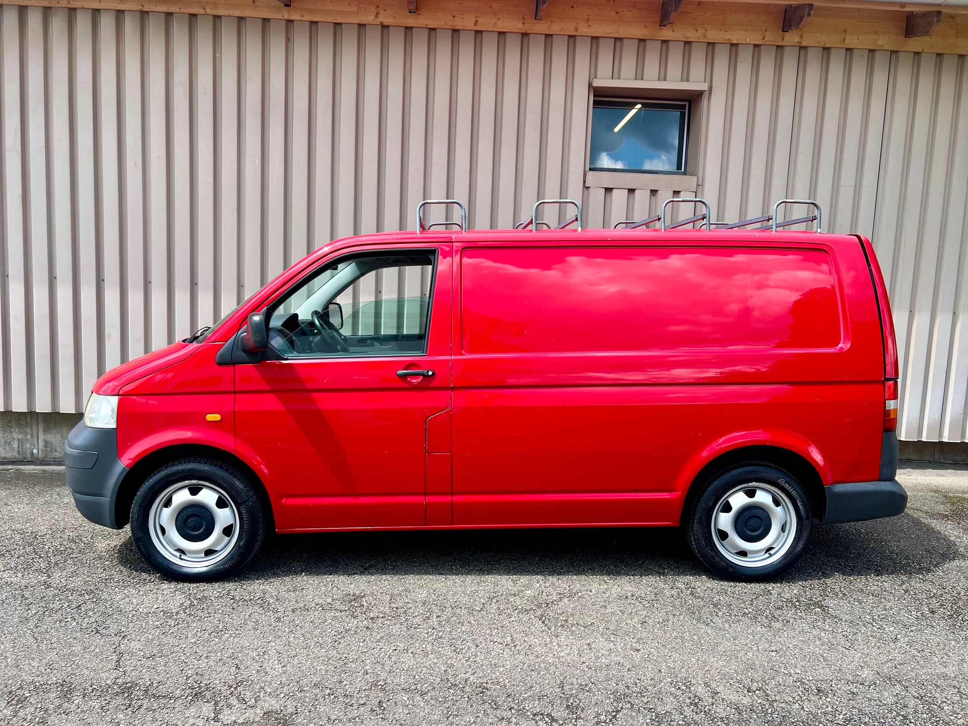 VW T5 2.5 TDI PD 4MOTION "rote Legende" by Nutzfahrzeugcenter Seetal-image-6