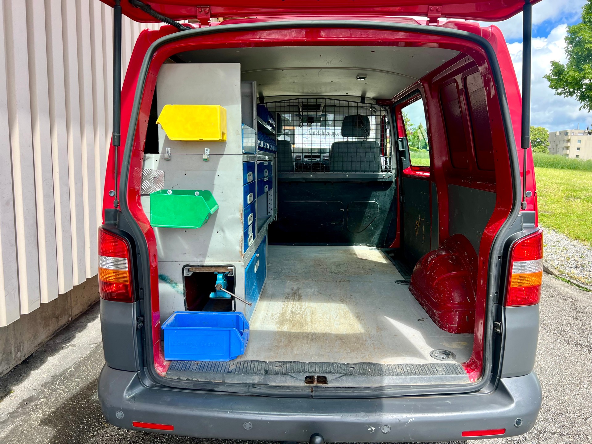 VW T5 2.5 TDI PD 4MOTION "rote Legende" by Nutzfahrzeugcenter Seetal-image-9