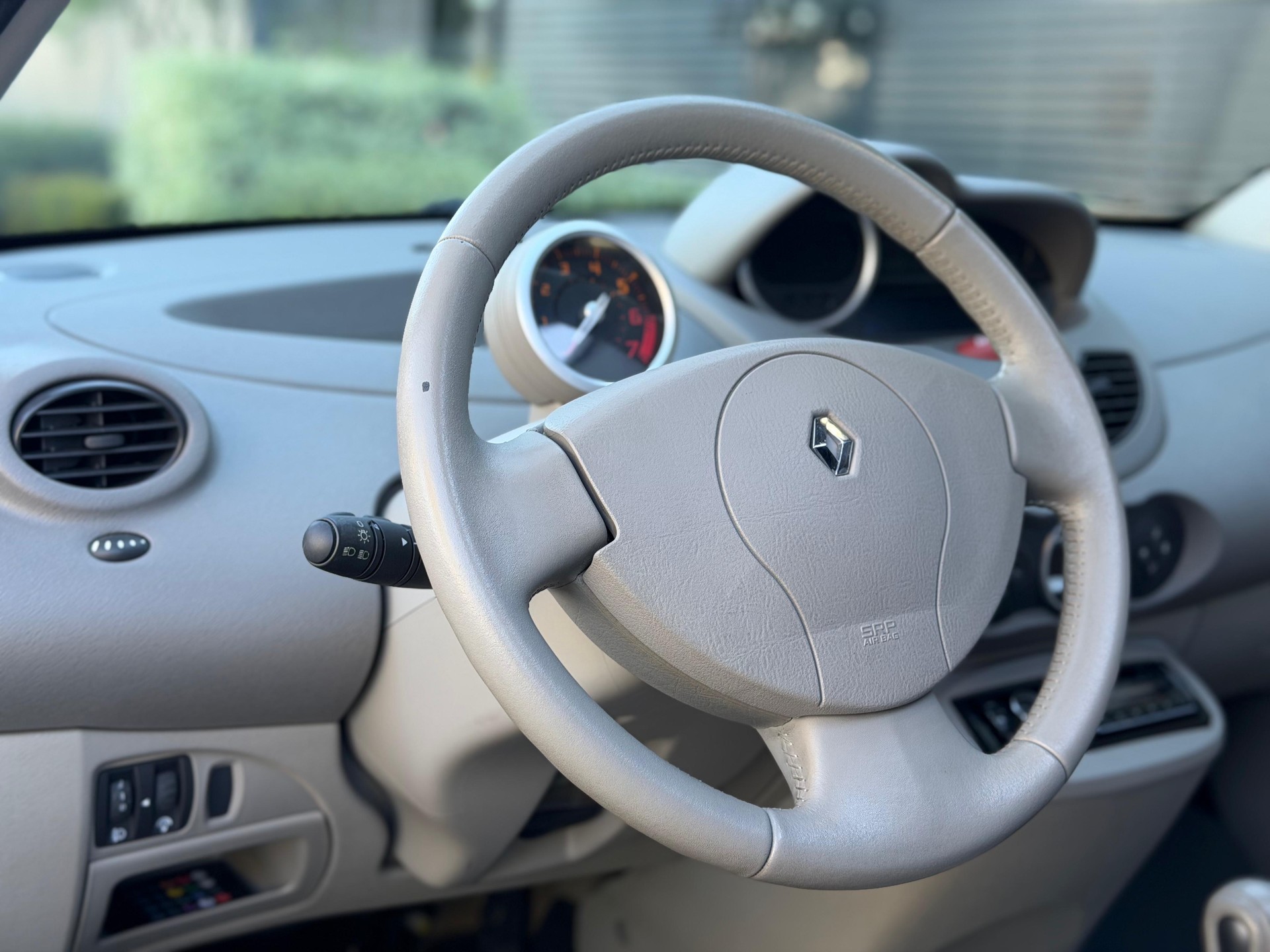 RENAULT Twingo 1.2 16V Initiale Quickshift-image-11