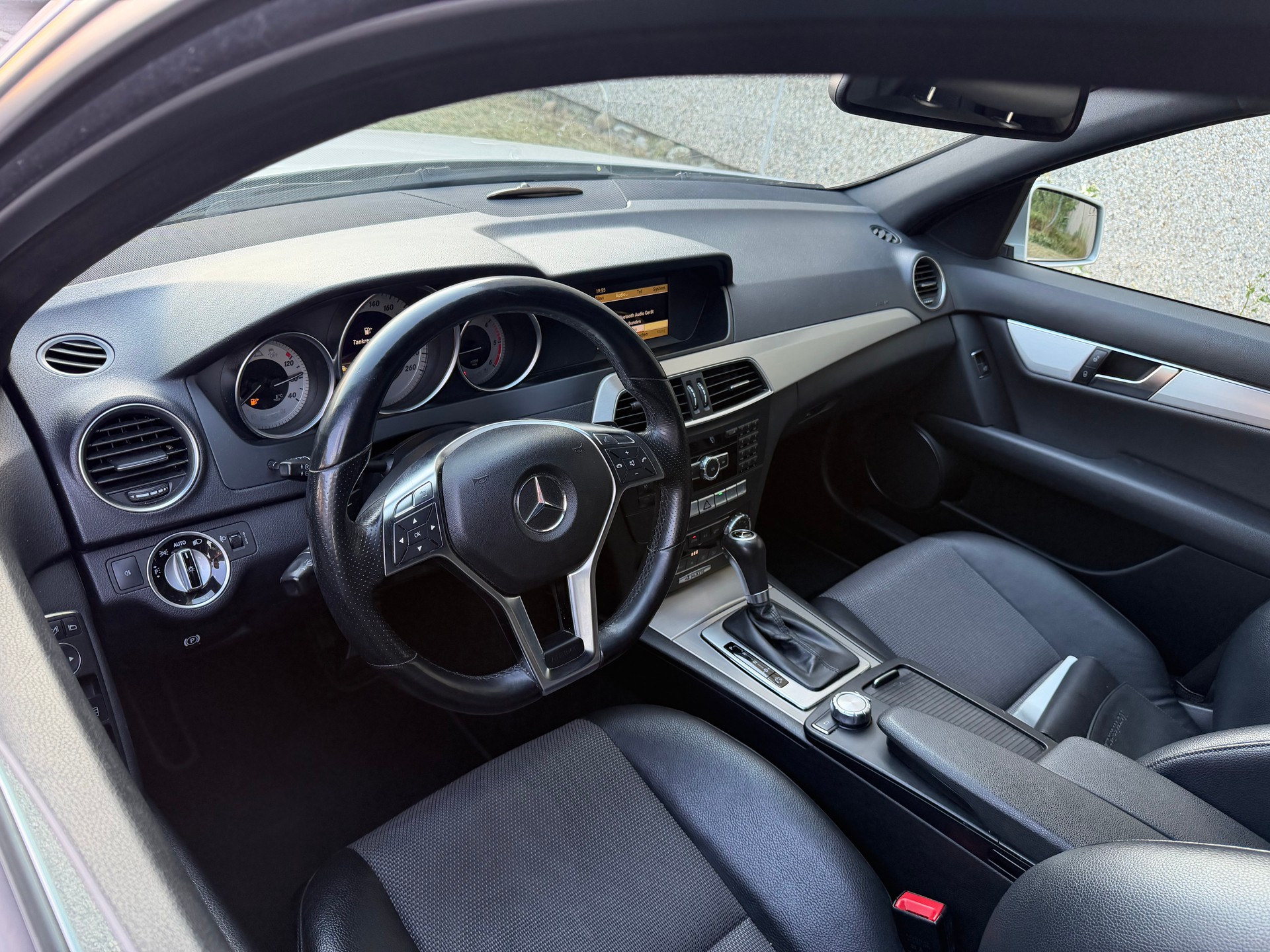 MERCEDES-BENZ C 250 CDI Elégance 4Matic 7G-Tronic-image-8