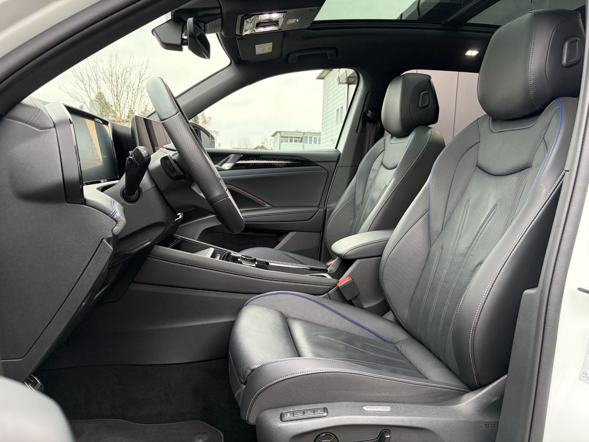 VW Tiguan 2.0 TDI SCR R-Line DSG-image-9