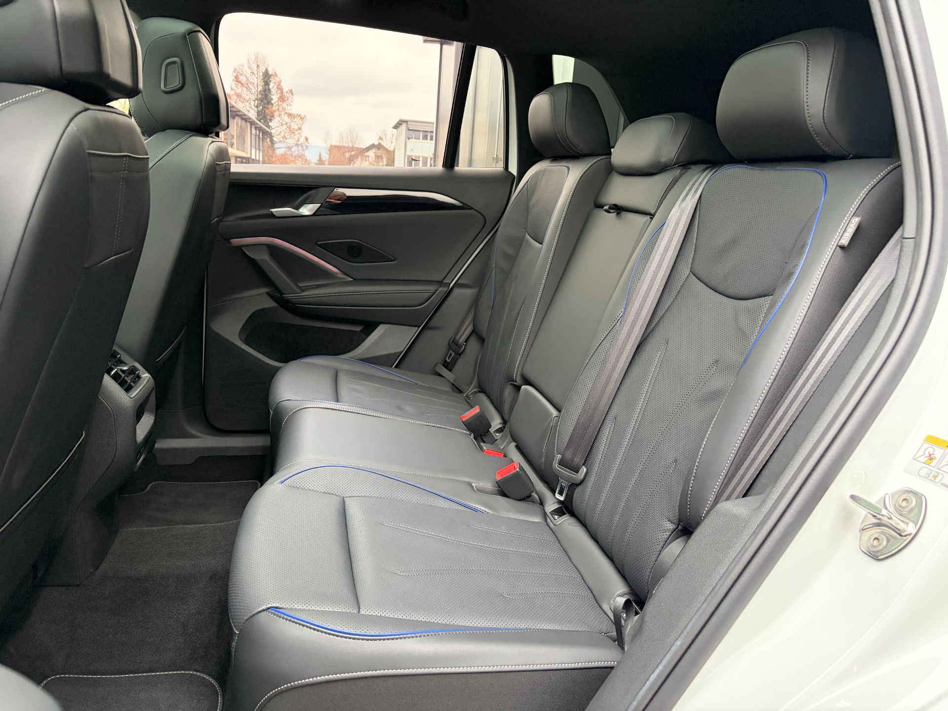 VW Tiguan 2.0 TDI SCR R-Line DSG-image-11