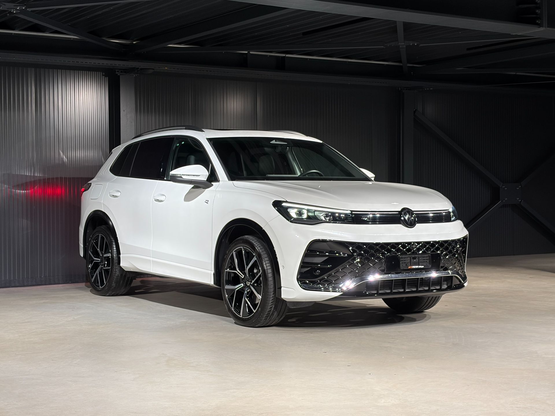 VW Tiguan 2.0 TDI SCR R-Line DSG-image-4