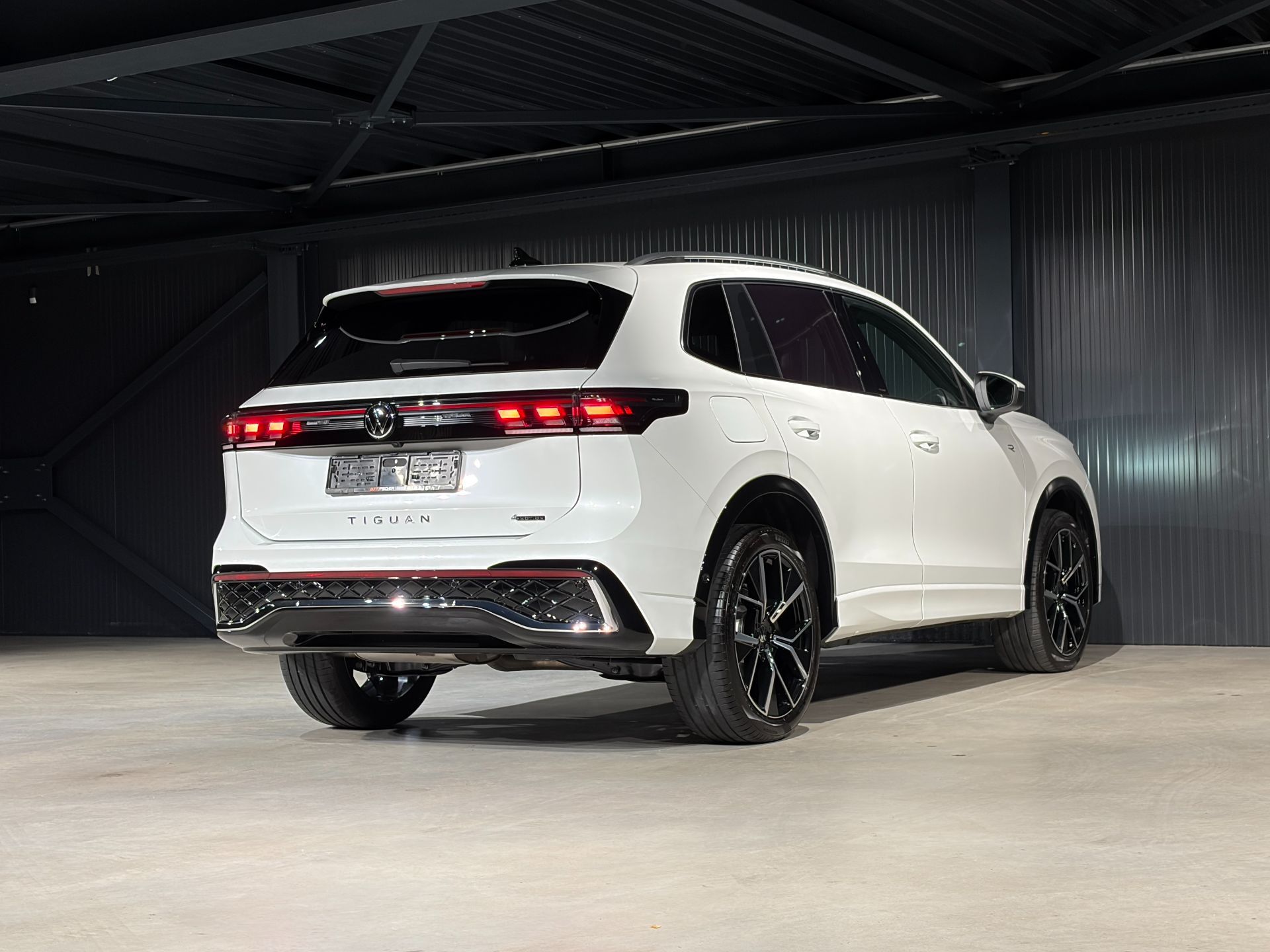VW Tiguan 2.0 TDI SCR R-Line DSG-image-6