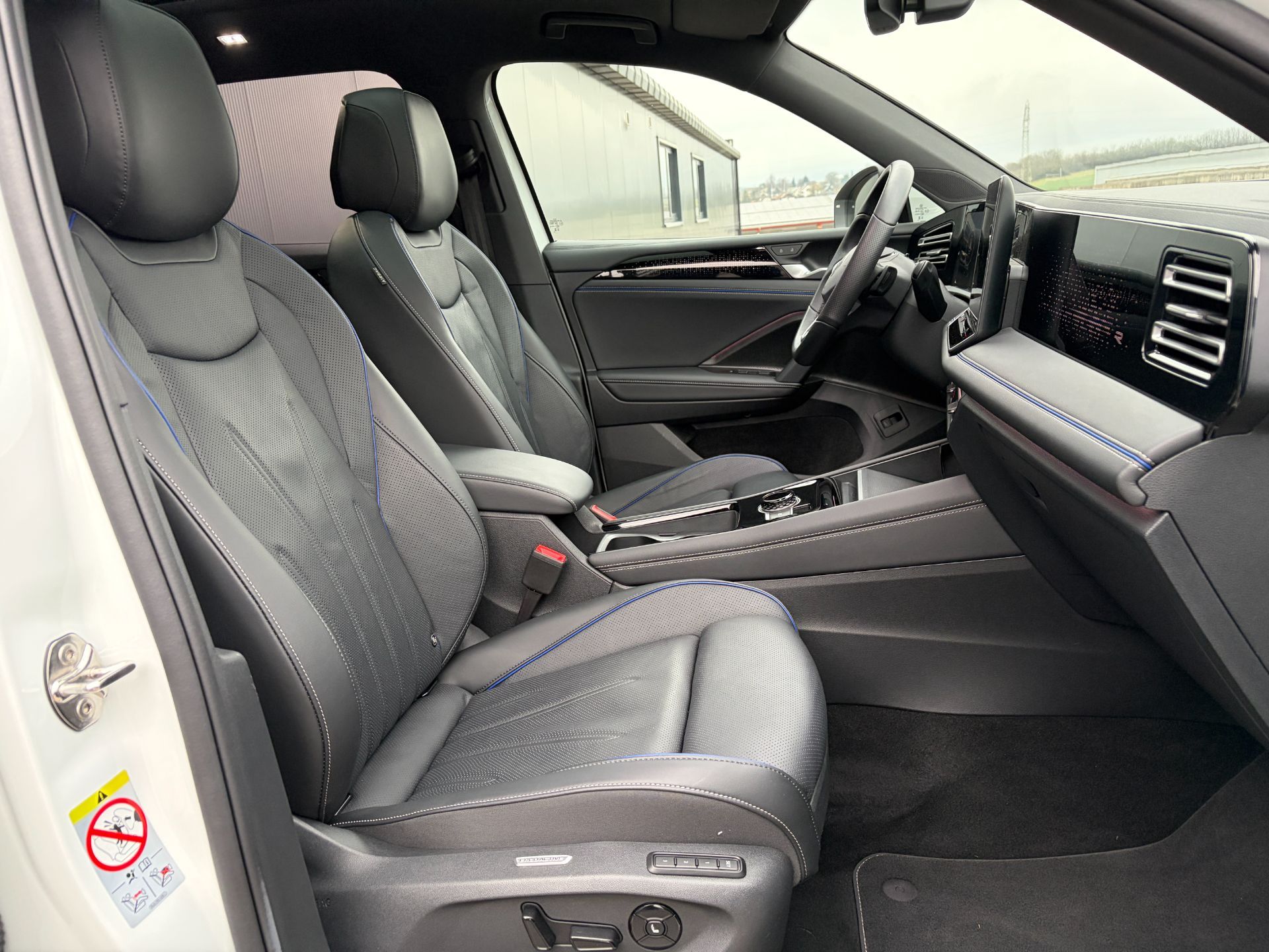 VW Tiguan 2.0 TDI SCR R-Line DSG-image-10