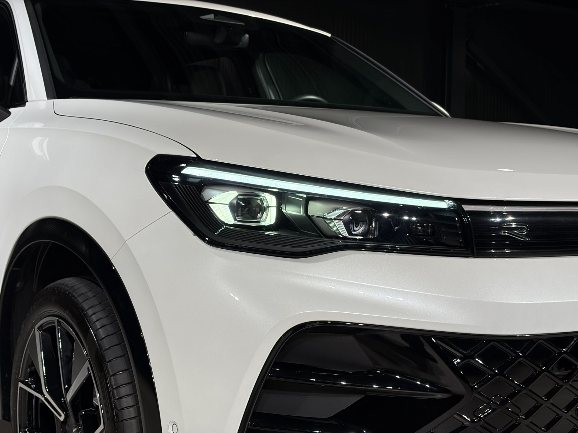 VW Tiguan 2.0 TDI SCR R-Line DSG-image-24