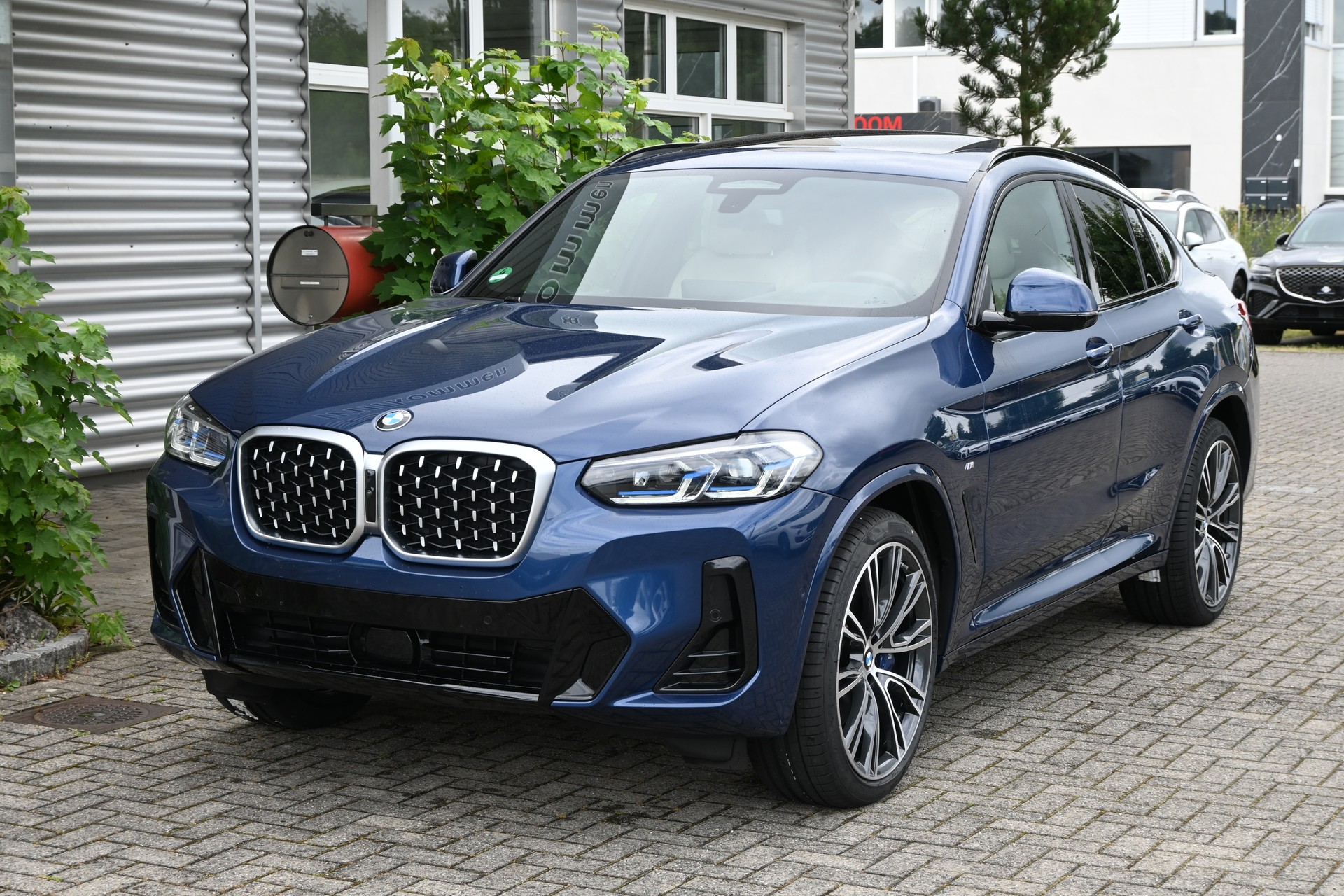 BMW X4 xDrive 48V 30d M Sport Steptronic + Voll-Ausstattung + AHK 2000kg-showroom-element-1