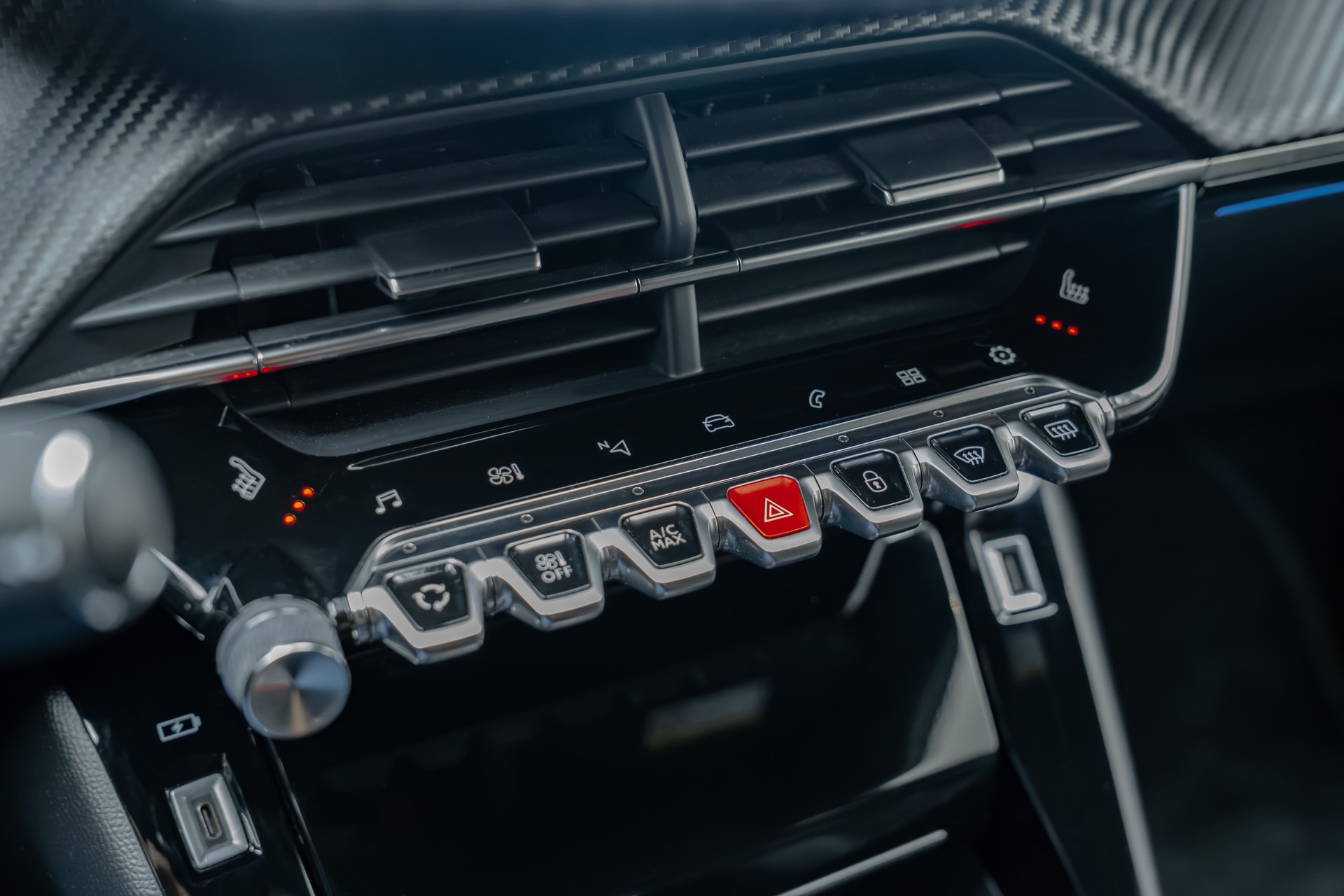 PEUGEOT 2008 1.2 PureTech GT EAT8-image-10