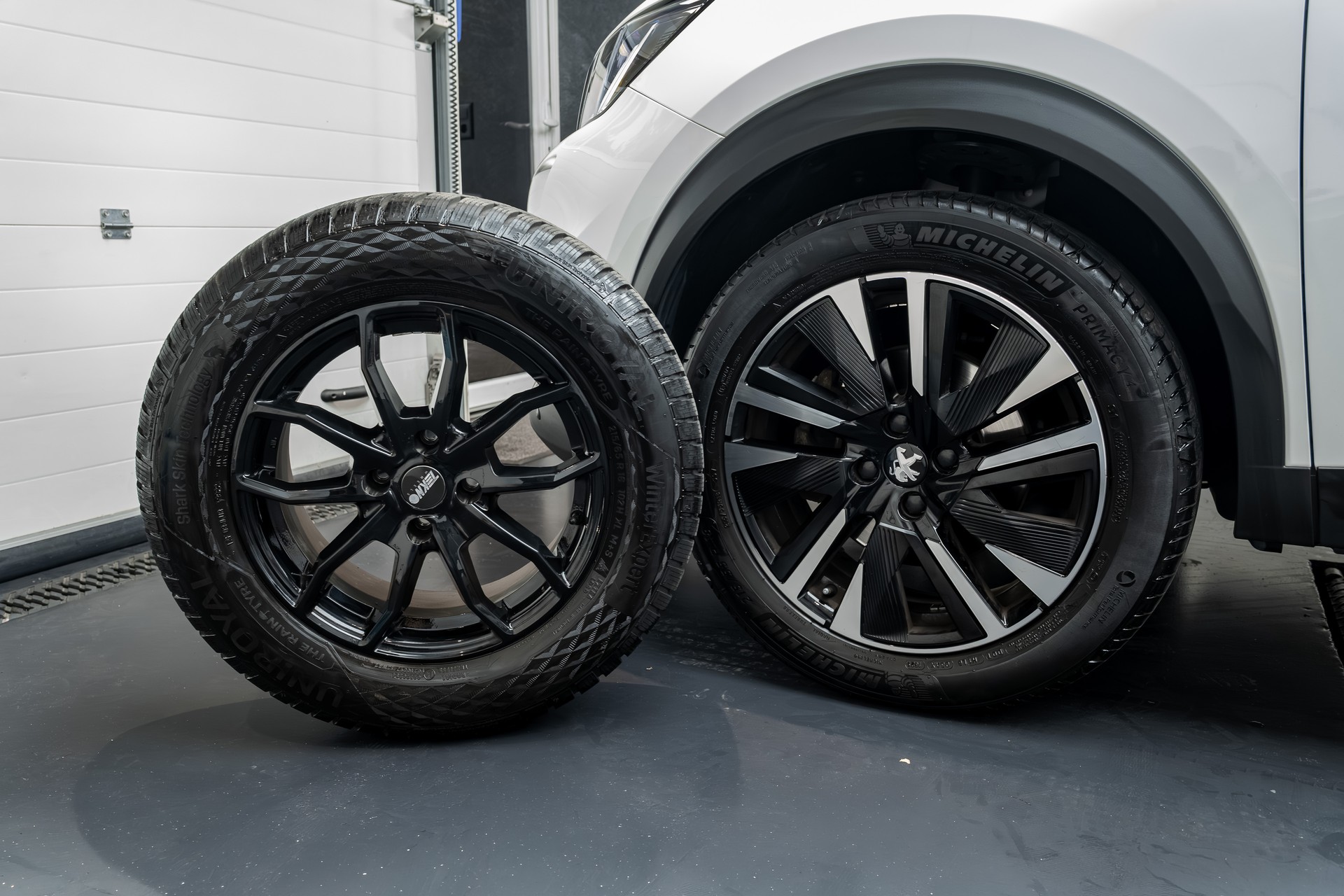 PEUGEOT 2008 1.2 PureTech GT EAT8-showroom-element-3