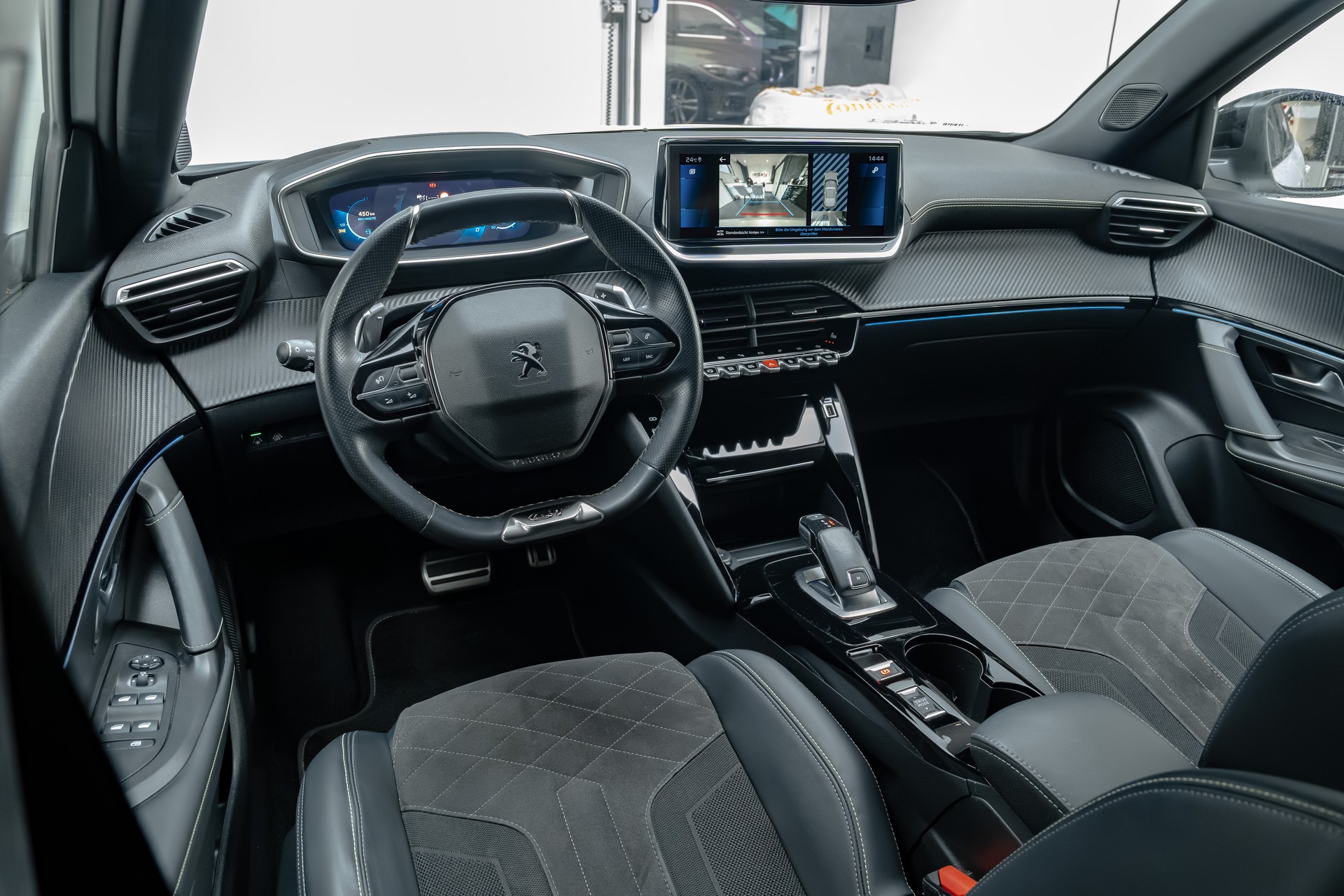 PEUGEOT 2008 1.2 PureTech GT EAT8-image-11