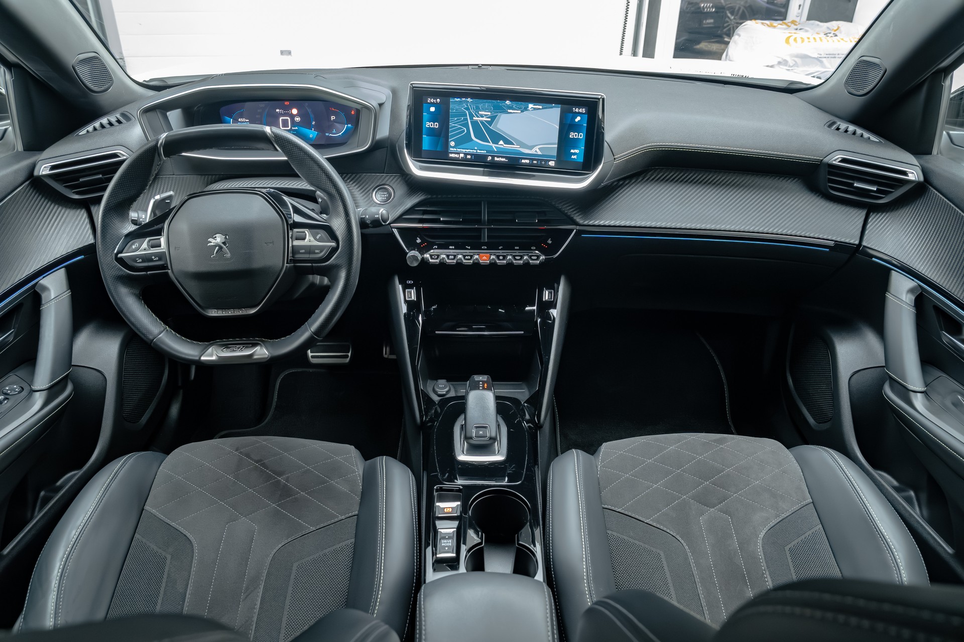 PEUGEOT 2008 1.2 PureTech GT EAT8-image-7
