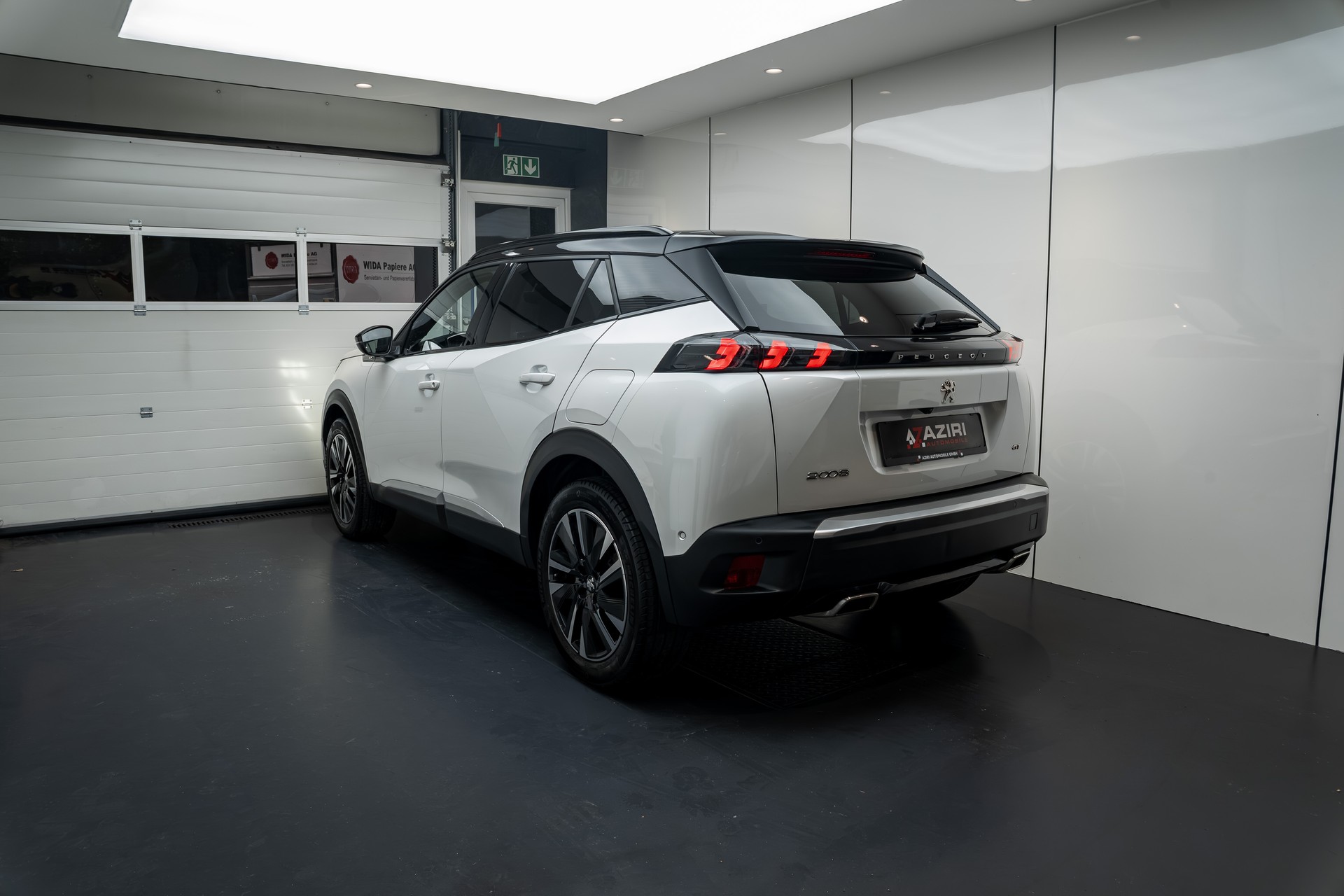 PEUGEOT 2008 1.2 PureTech GT EAT8-image-6