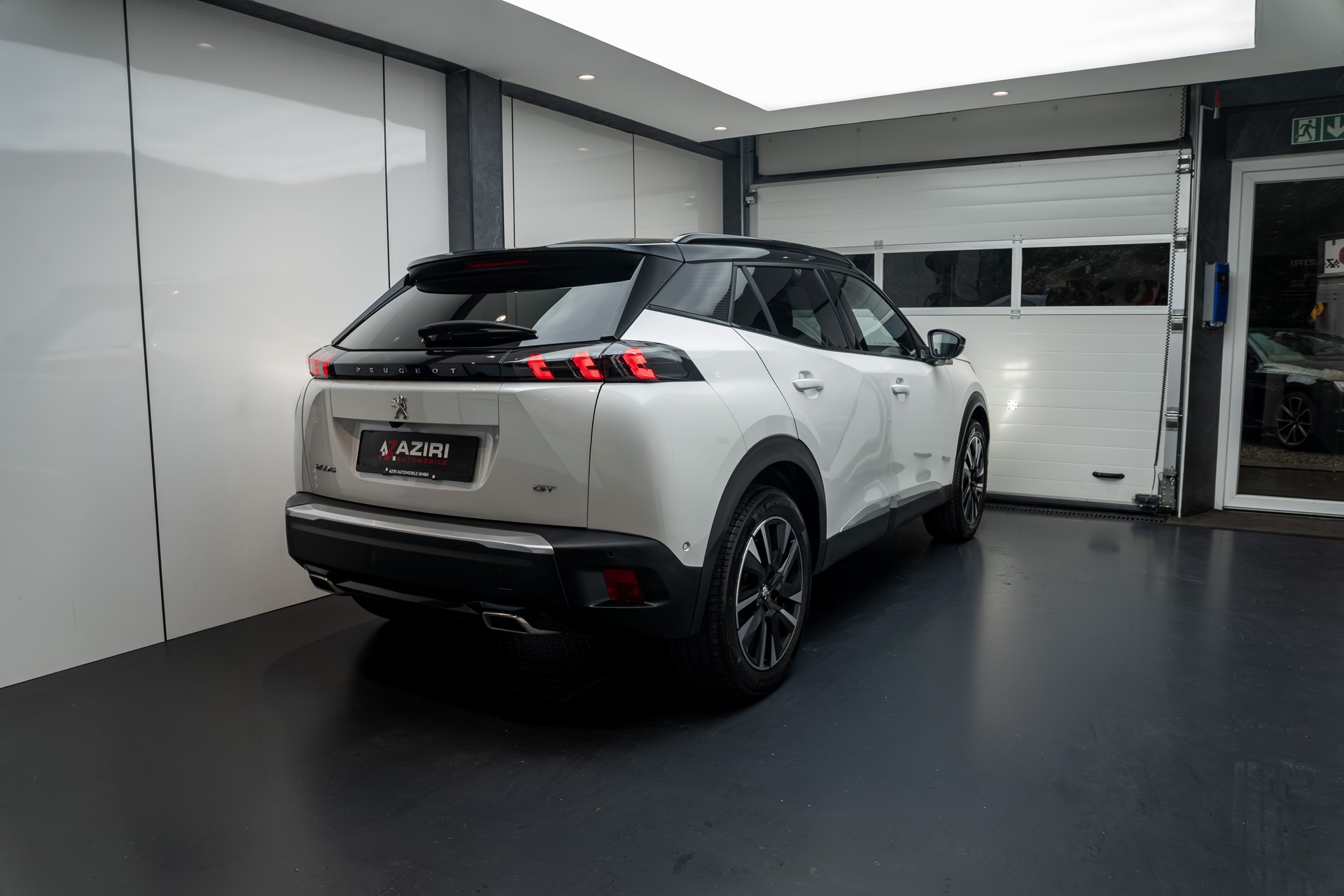 PEUGEOT 2008 1.2 PureTech GT EAT8-image-4