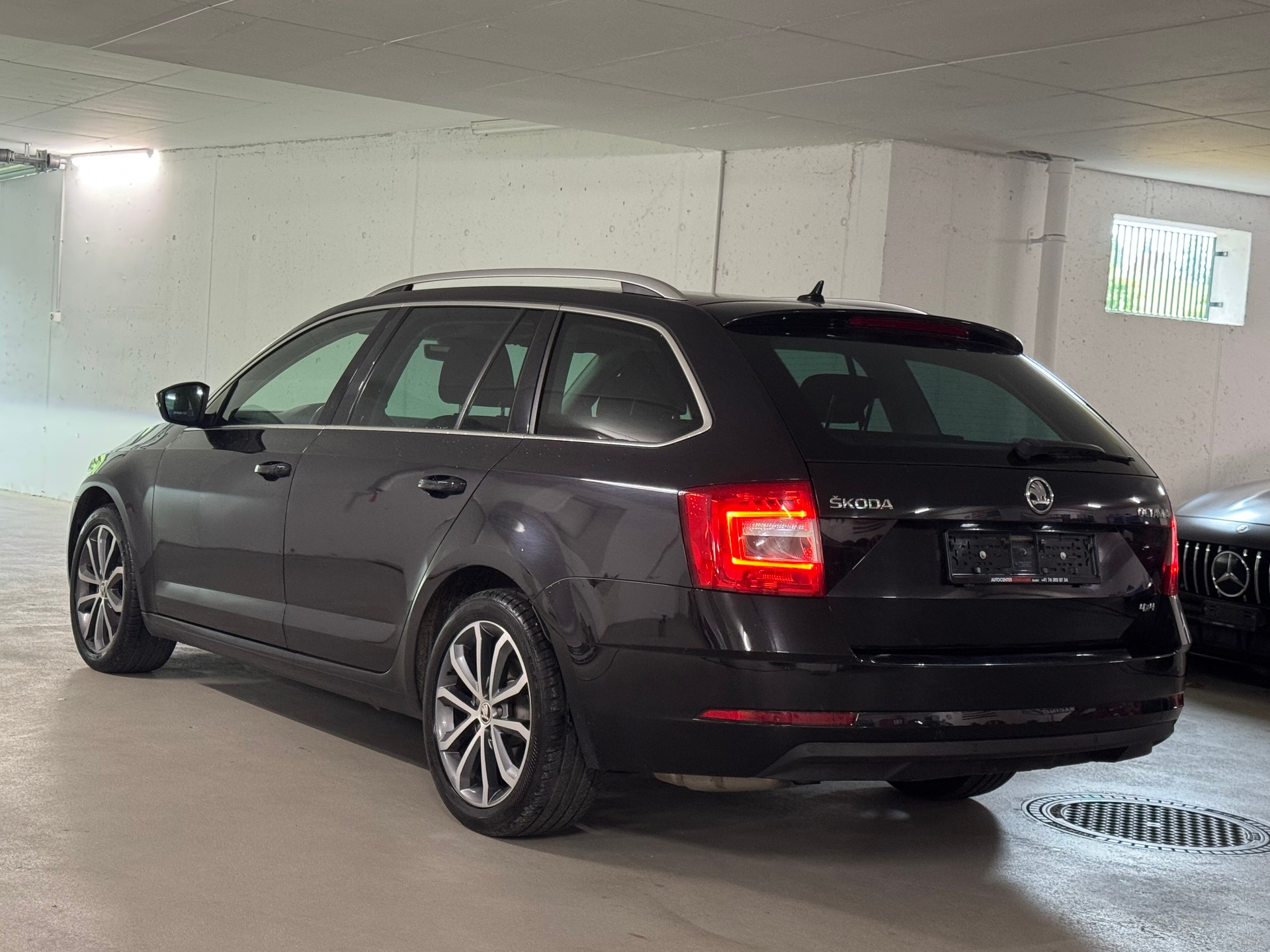 SKODA Octavia Combi 1.8 TSI Swiss Line 25 4x4 DSG mit AHK-image-4