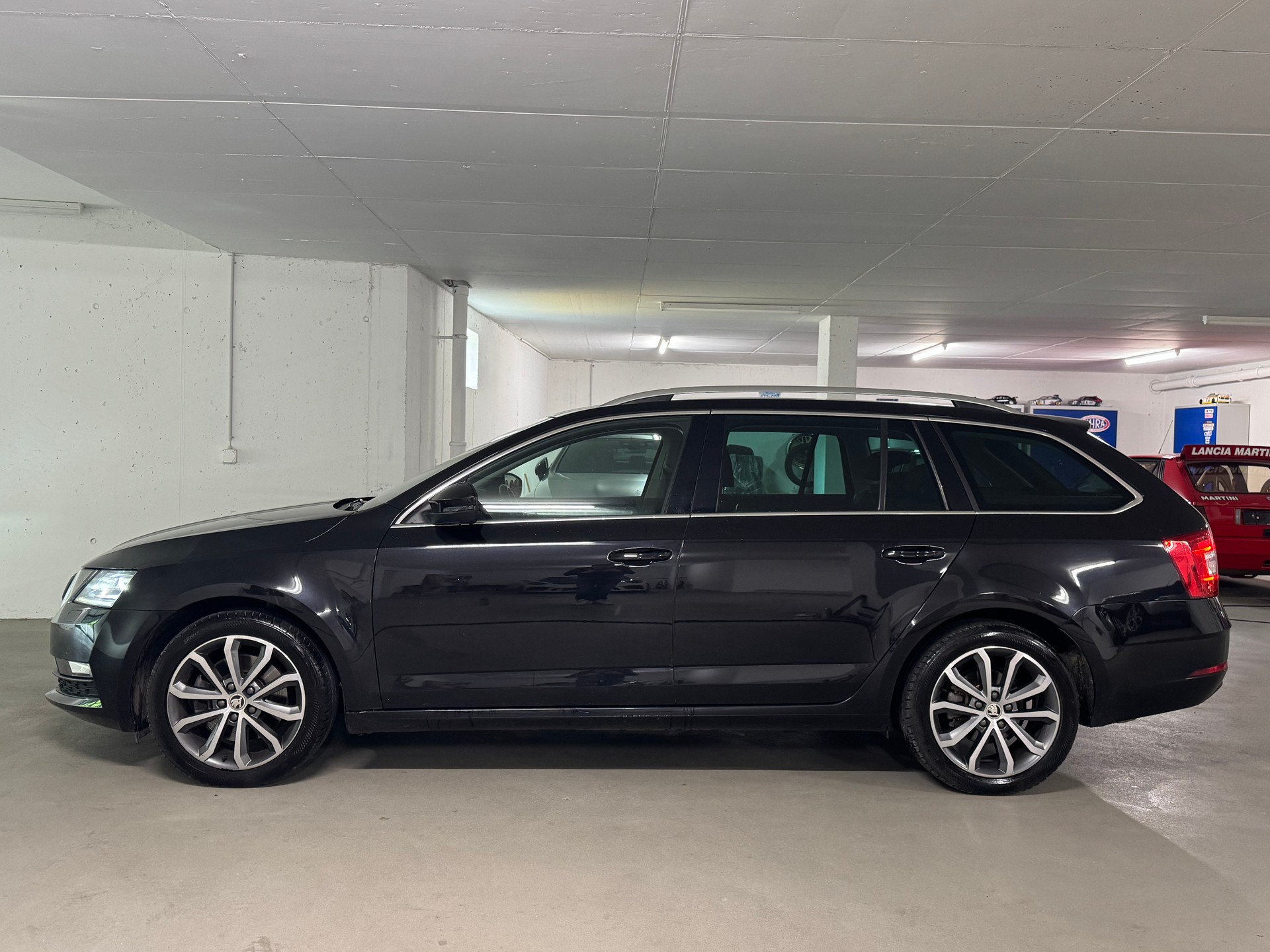 SKODA Octavia Combi 1.8 TSI Swiss Line 25 4x4 DSG mit AHK-image-3