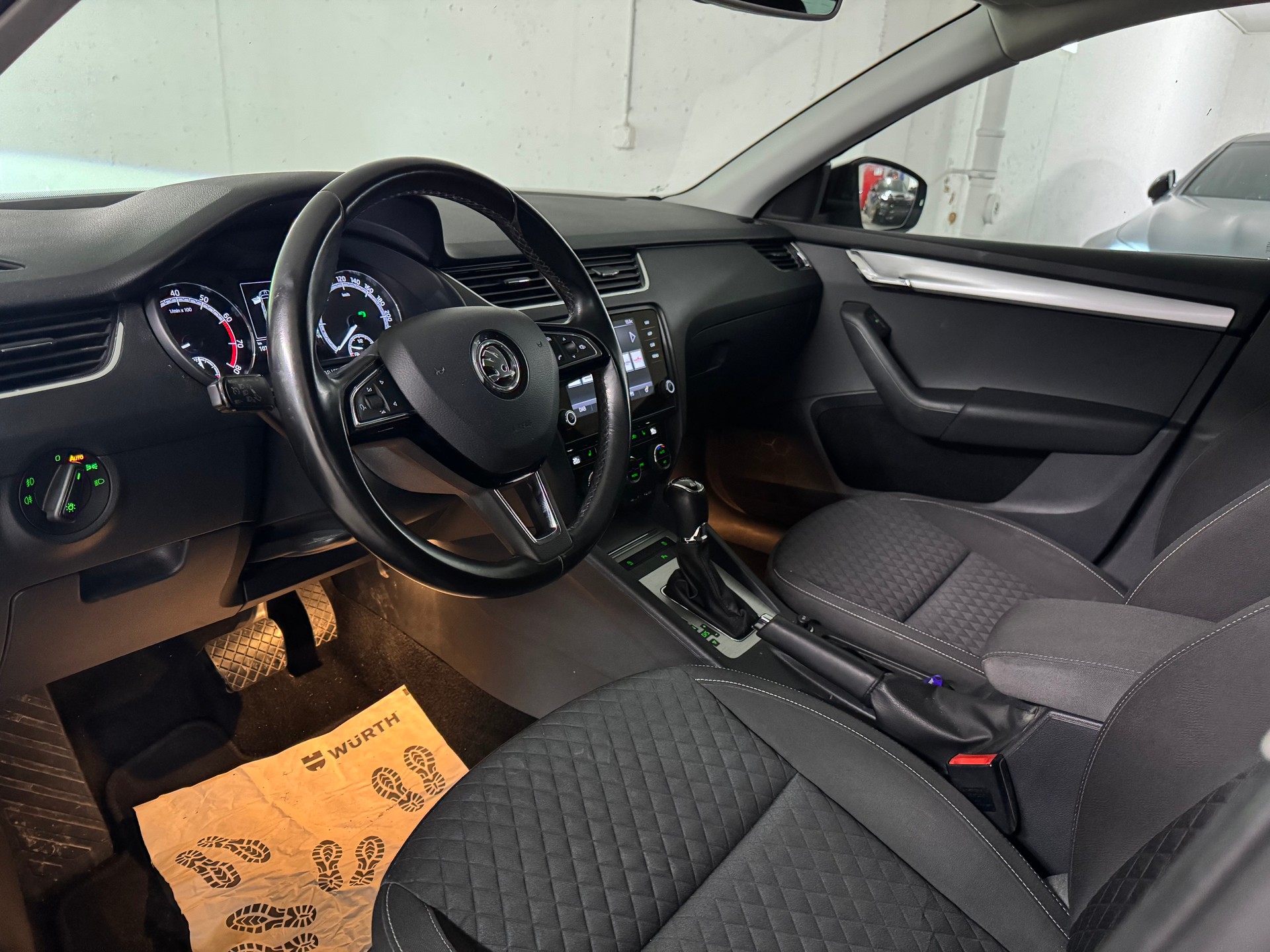 SKODA Octavia Combi 1.8 TSI Swiss Line 25 4x4 DSG mit AHK-image-8