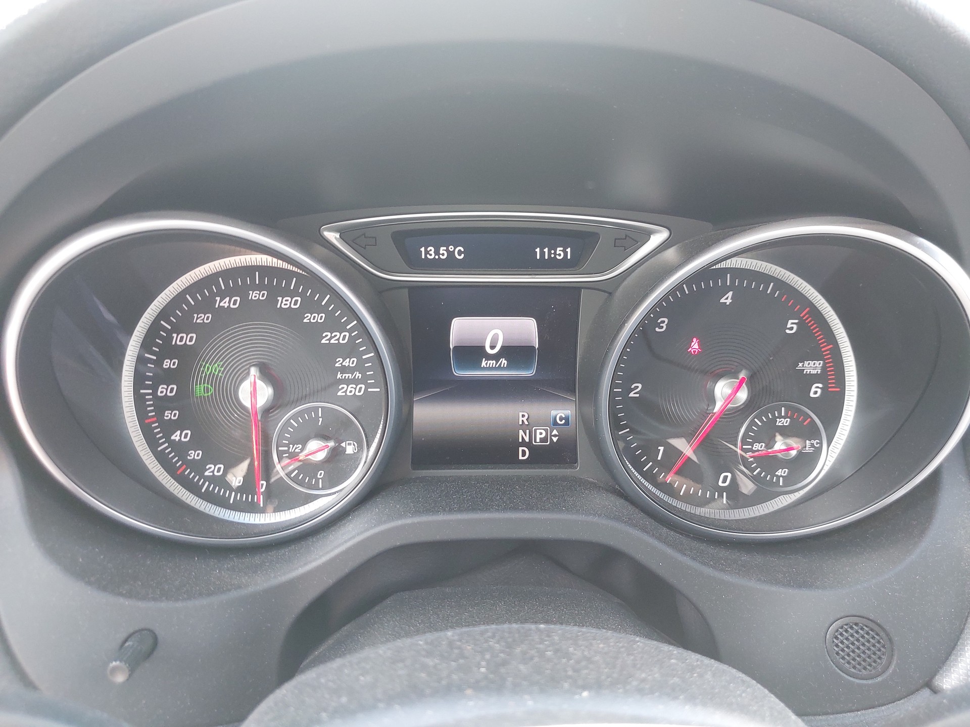 MERCEDES-BENZ CLA Shooting Brake 220 CDI 7G-DCT-image-11