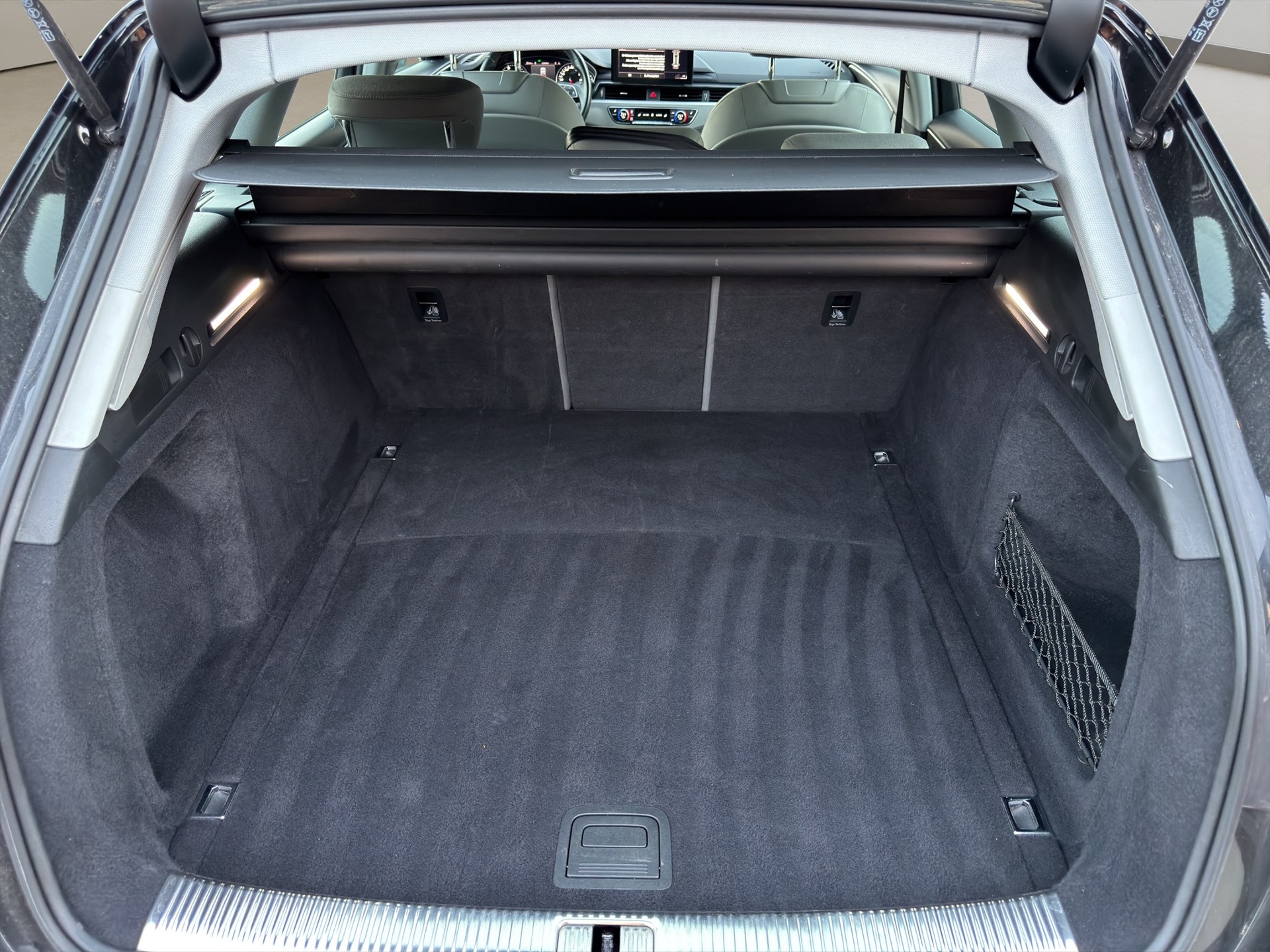 AUDI A4 Avant 40 TDI quattro S-tronic-image-13