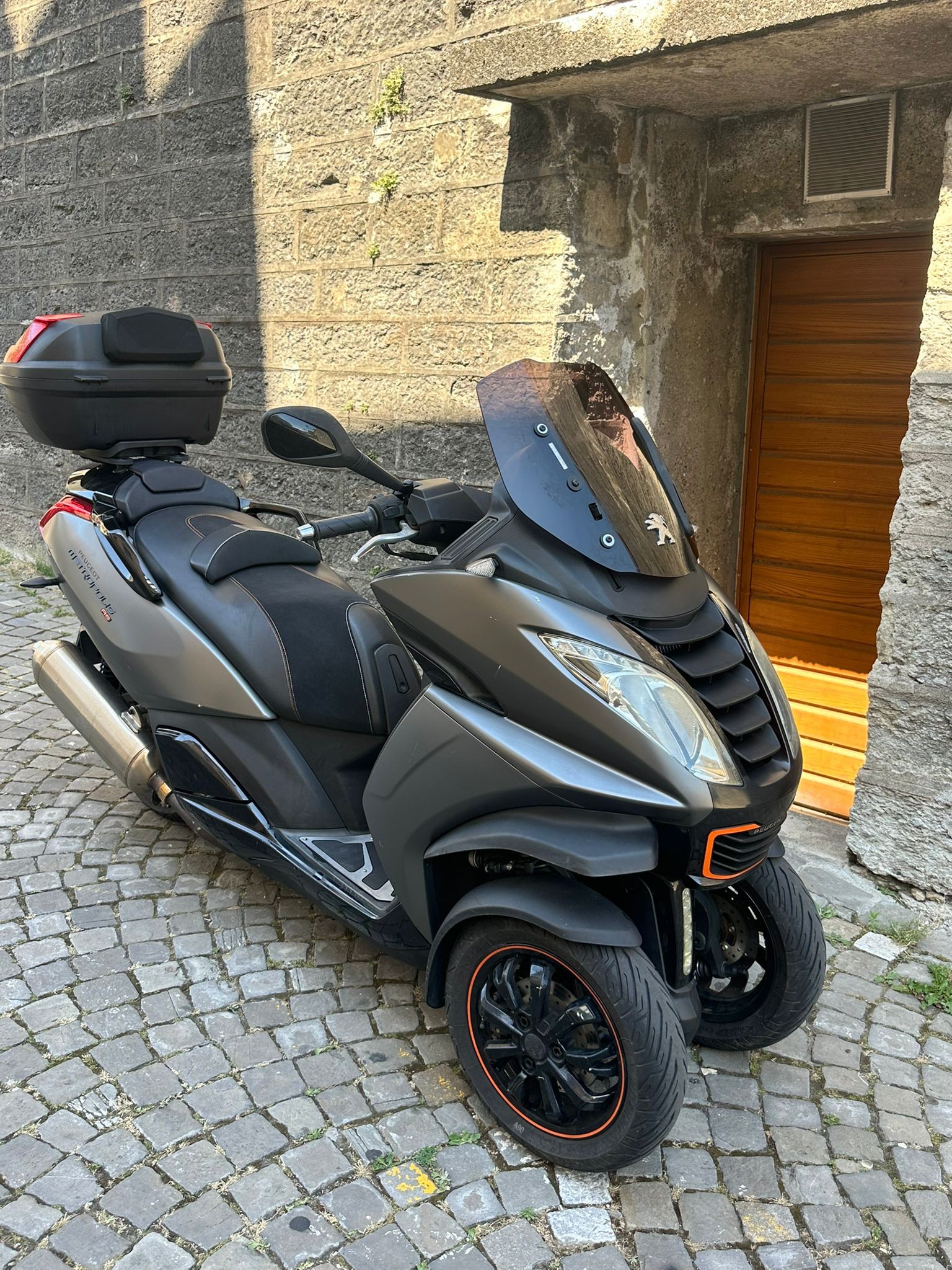 PEUGEOT Metropolis 400-image-1