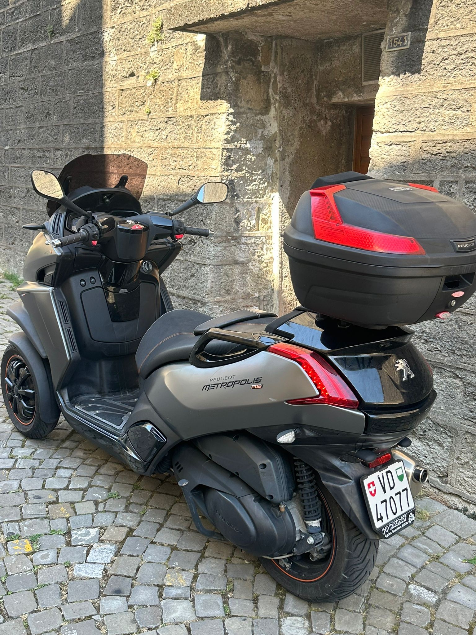 PEUGEOT Metropolis 400-image-2
