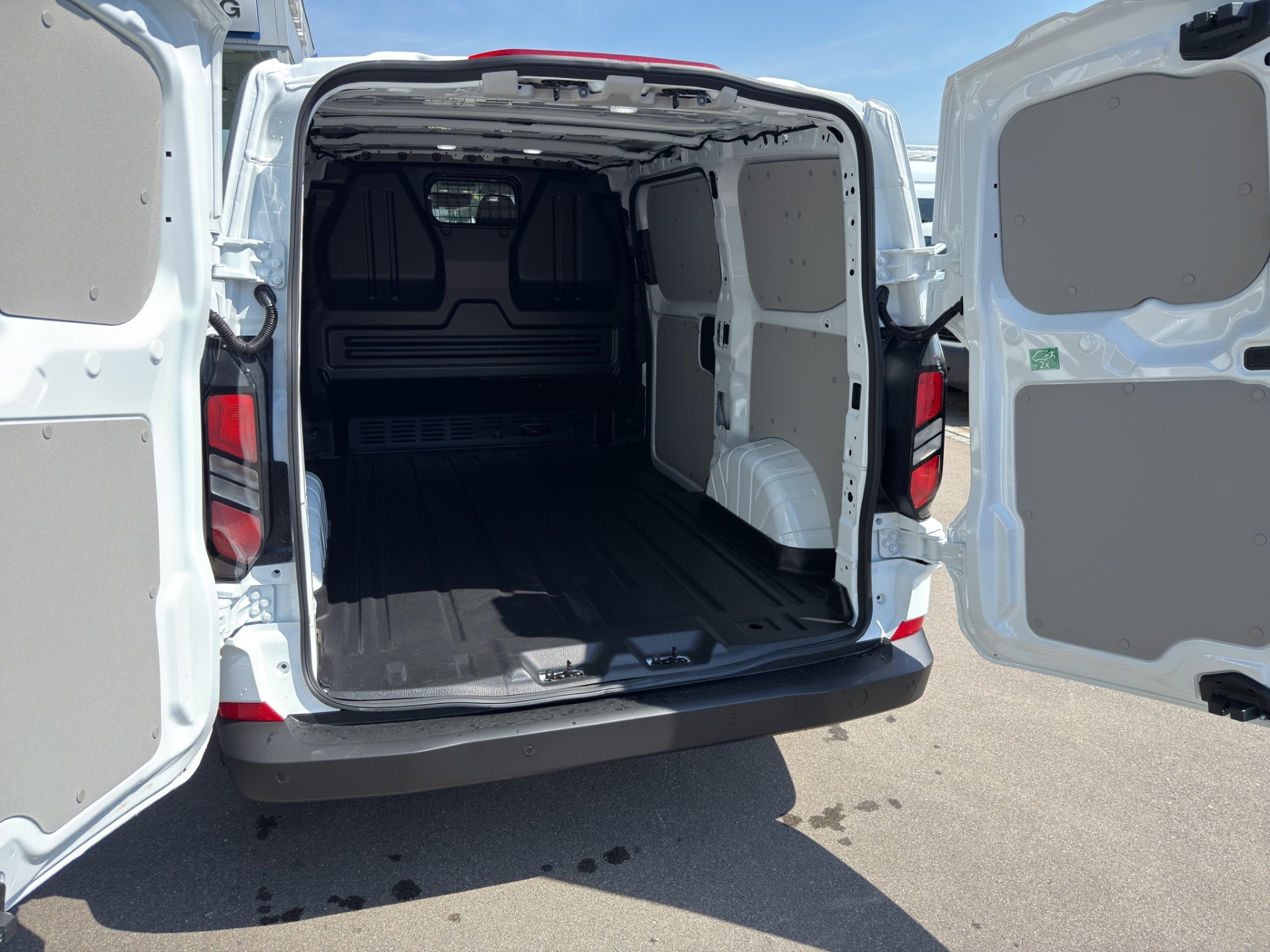 FORD Transit C Van 320 L1 2.0 EcoBlue 136 Trend-image-13