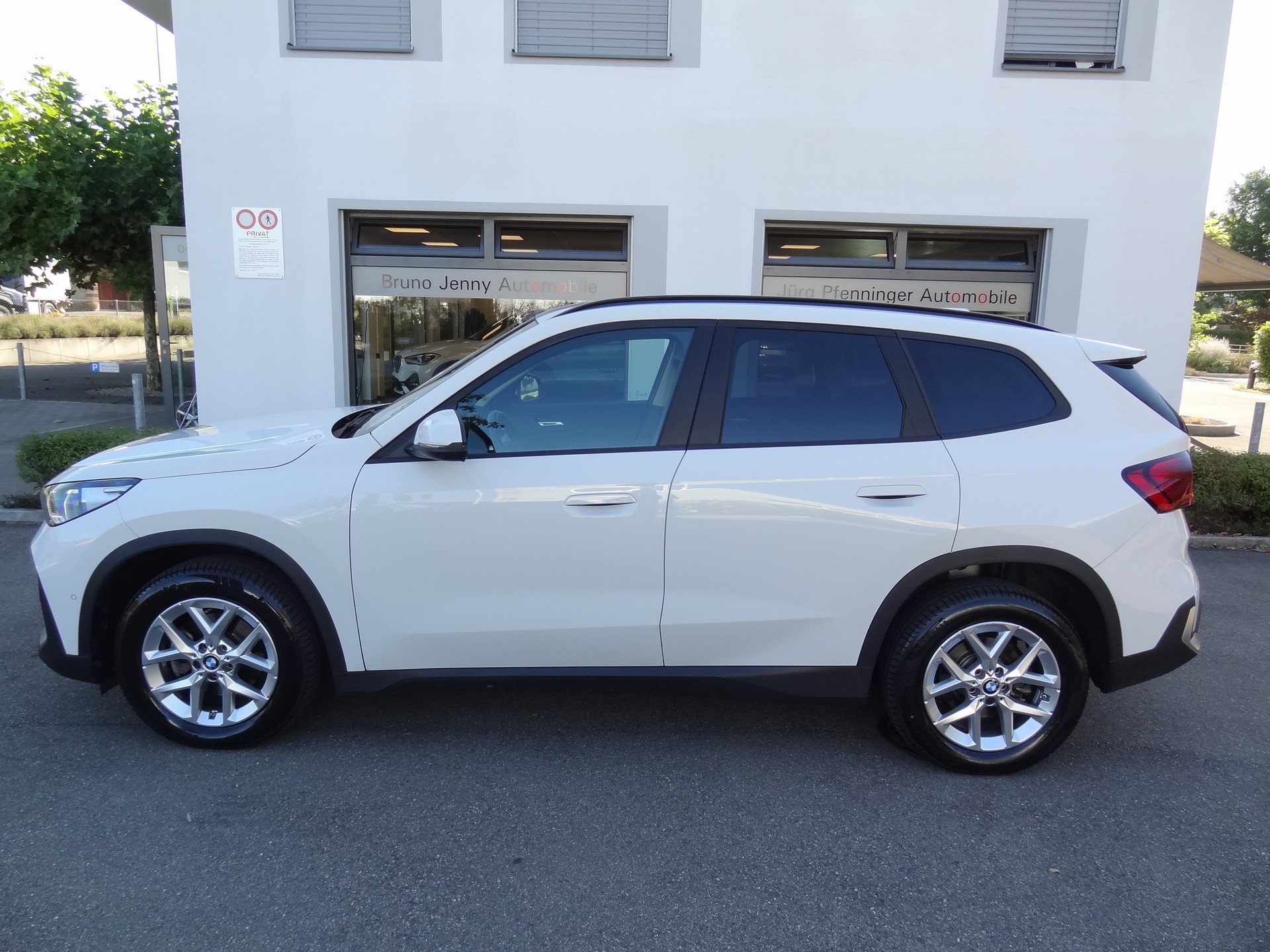 BMW X1 xDrive 20d 48V-showroom-element-1