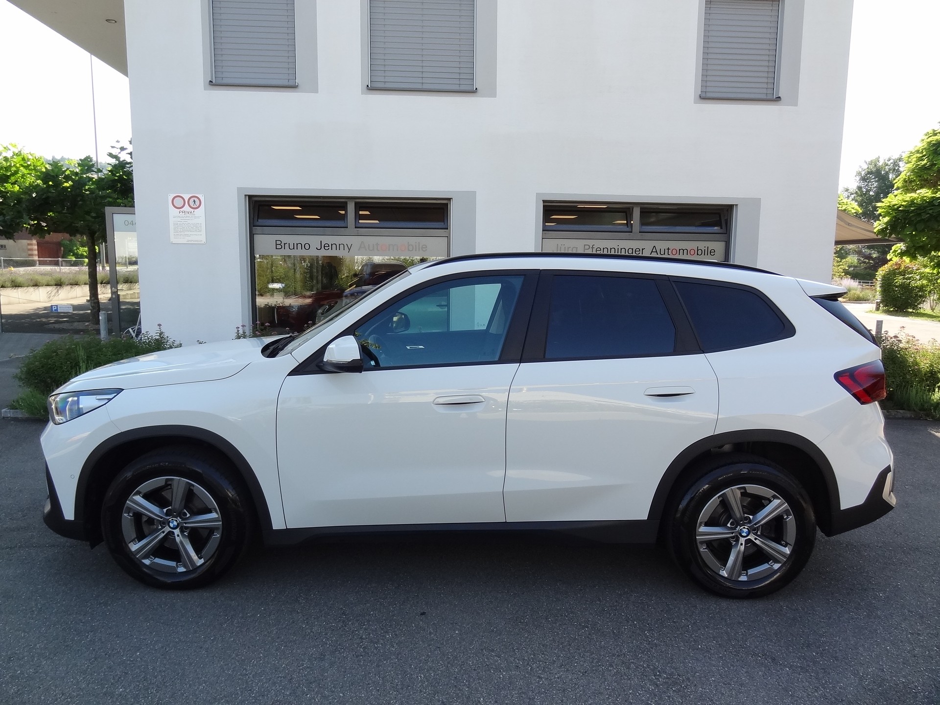 BMW X1 xDrive 20d 48V-showroom-element-1
