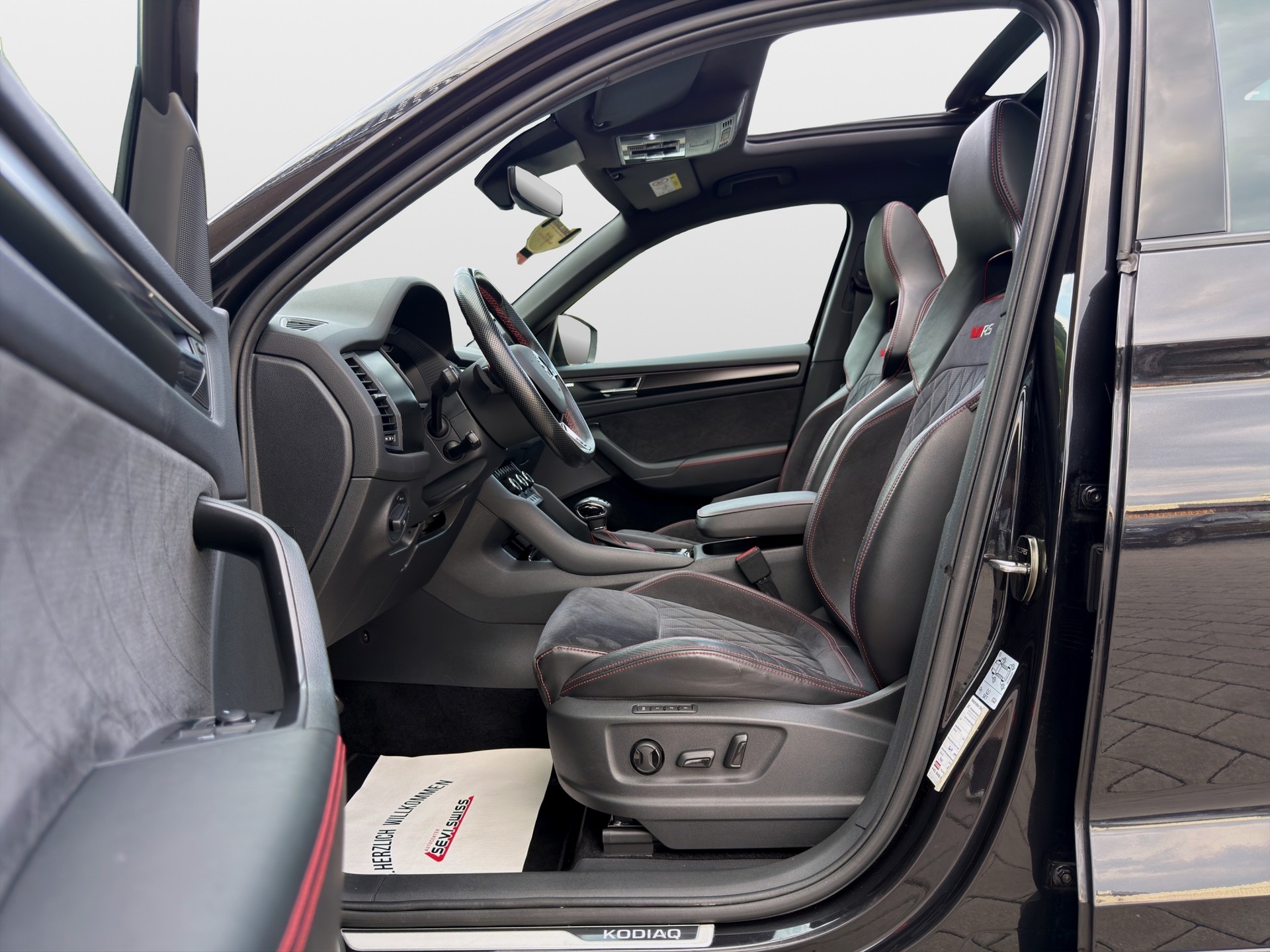 SKODA Kodiaq 2.0 Bi-TDI SCR RS 4x4 DSG,Frisch ab MFK,1 Jahr oder 20000km Garantie auf Motor und Getriebe inkl.*-image-9