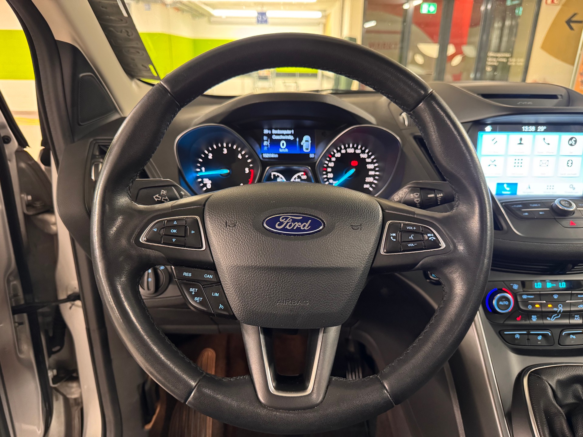 FORD Kuga 1.5 TDCi Titanium 2WD-image-11