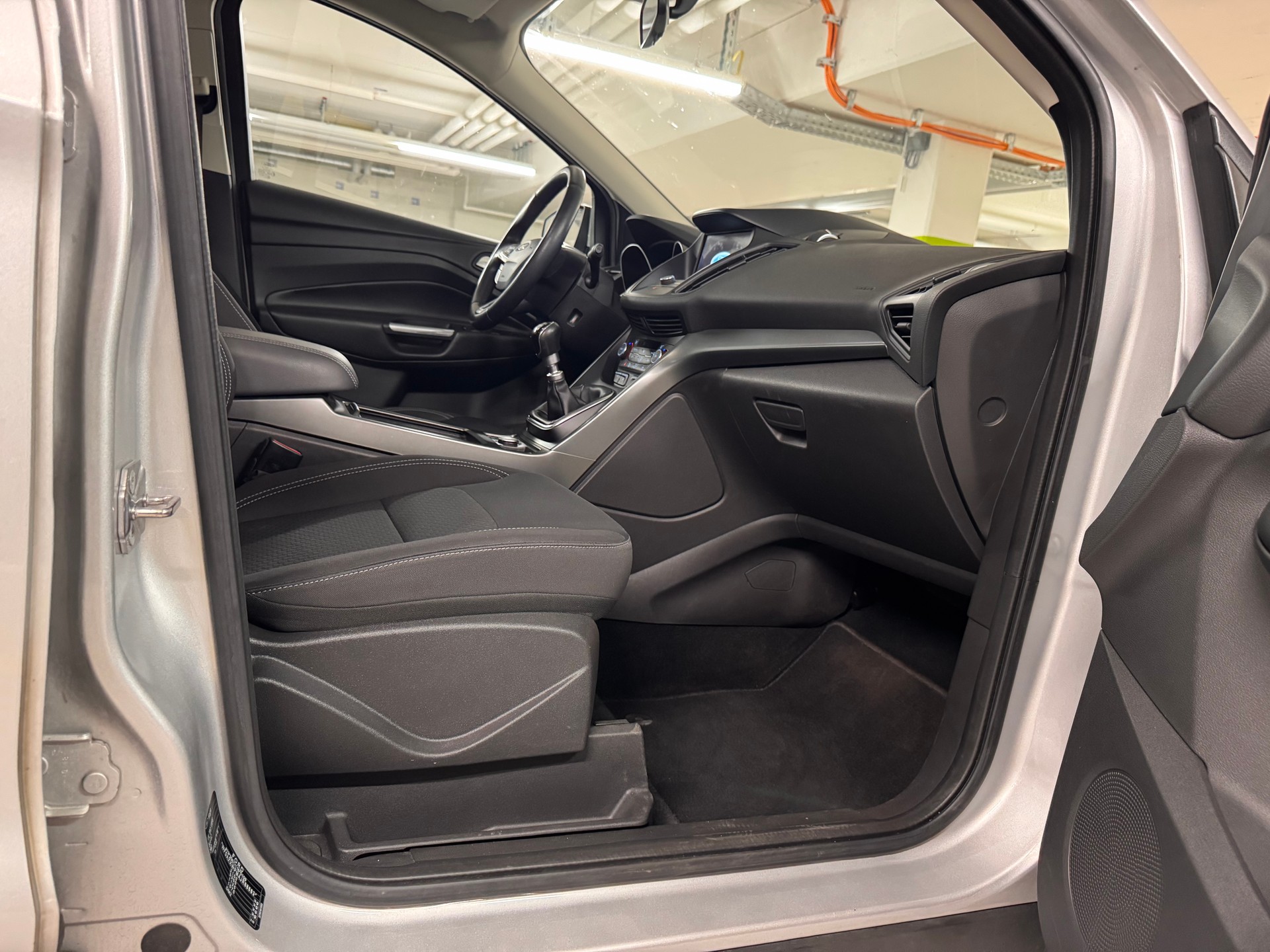 FORD Kuga 1.5 TDCi Titanium 2WD-image-9