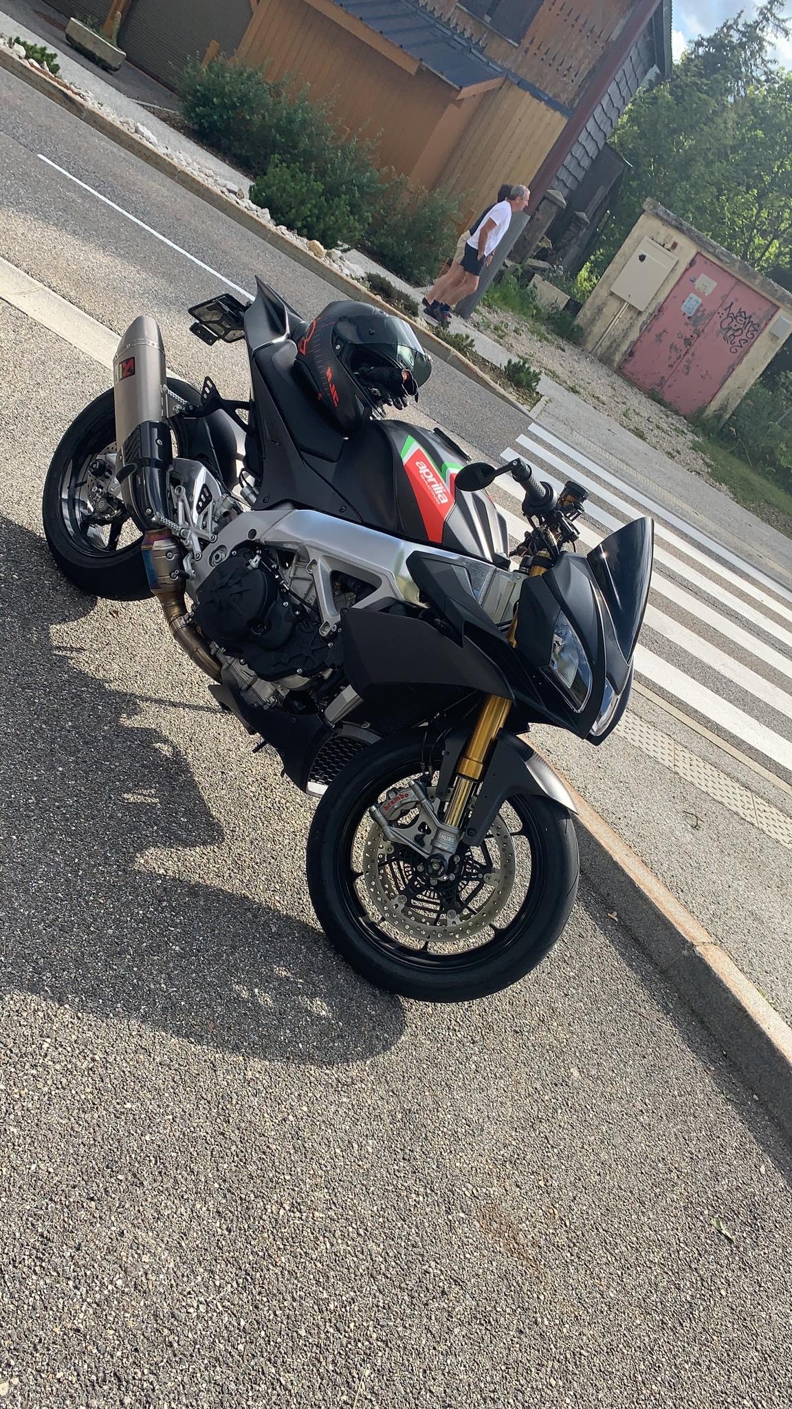 APRILIA Tuono V4 1100 Factory Semi Active Suspension-image-1