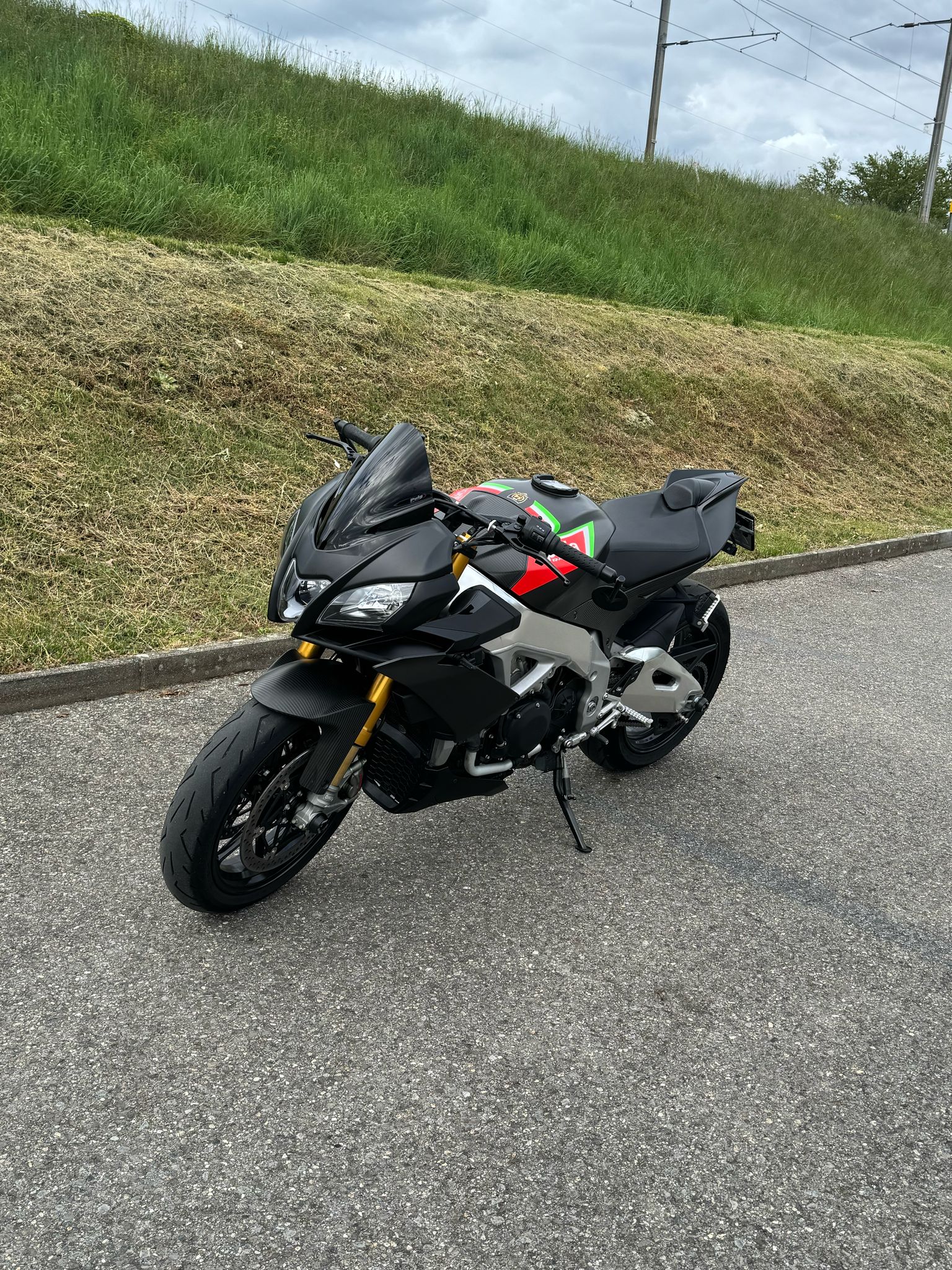 APRILIA Tuono V4 1100 Factory Semi Active Suspension-image-0
