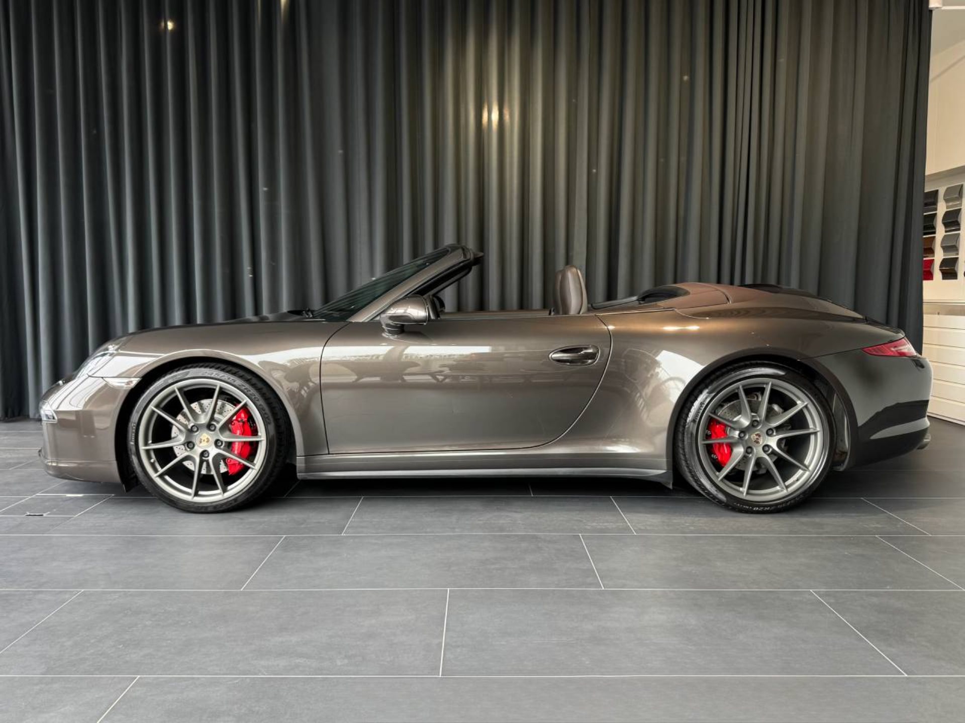PORSCHE 911 Carrera 4S Cabriolet-showroom-element-1