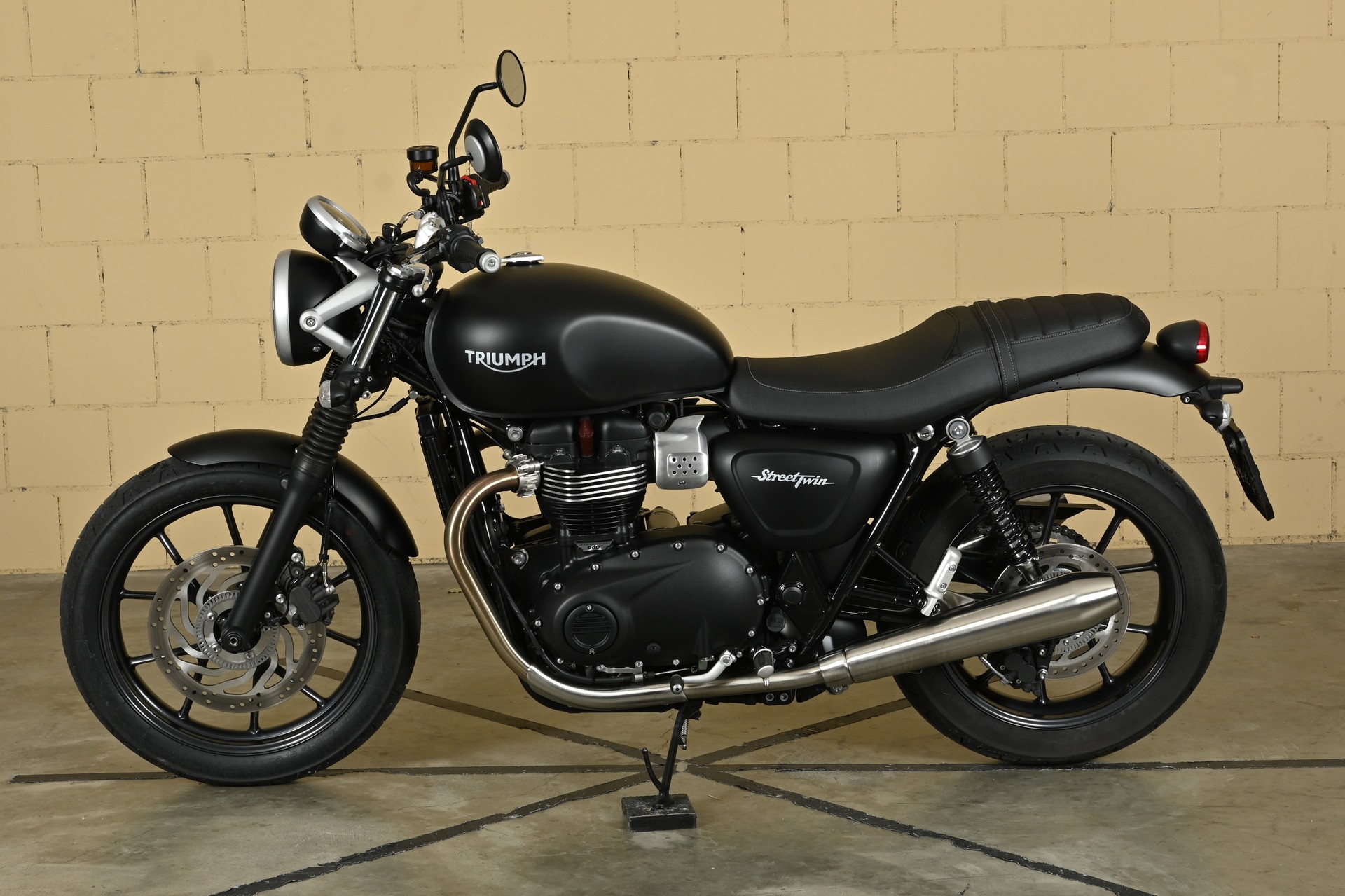 TRIUMPH Street Twin 900 i-image-3