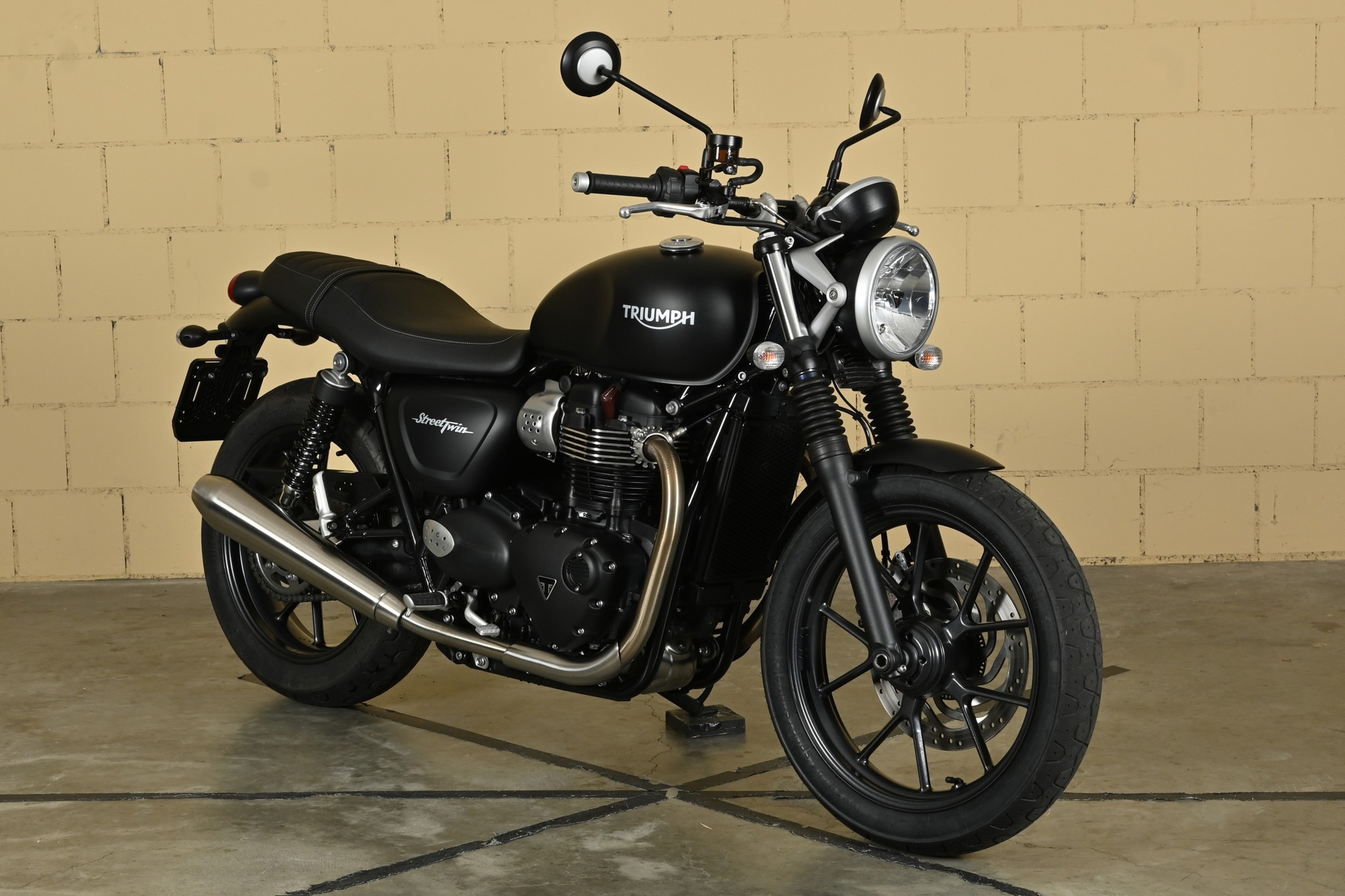 TRIUMPH Street Twin 900 i-image-1