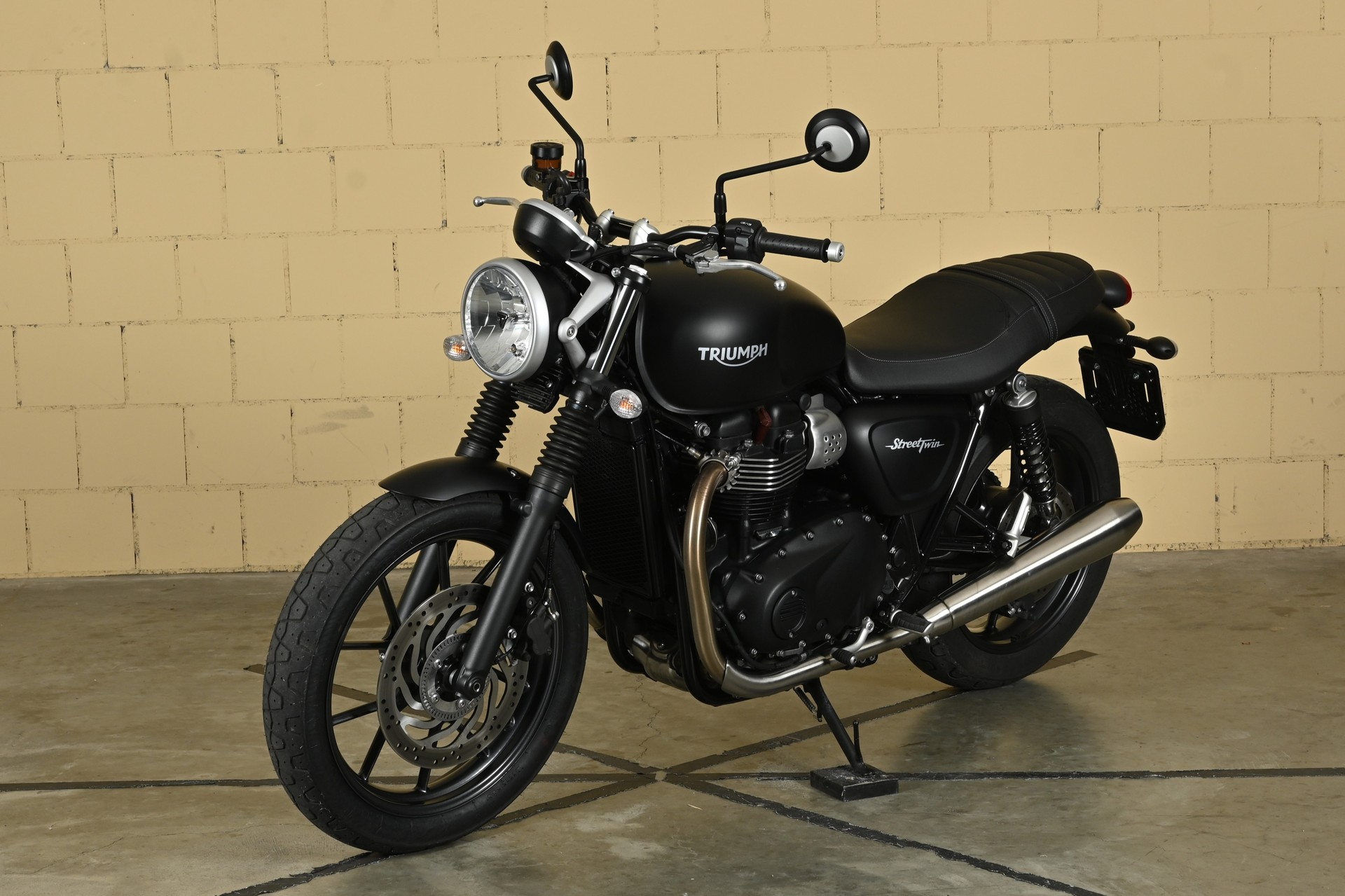 TRIUMPH Street Twin 900 i-image-2