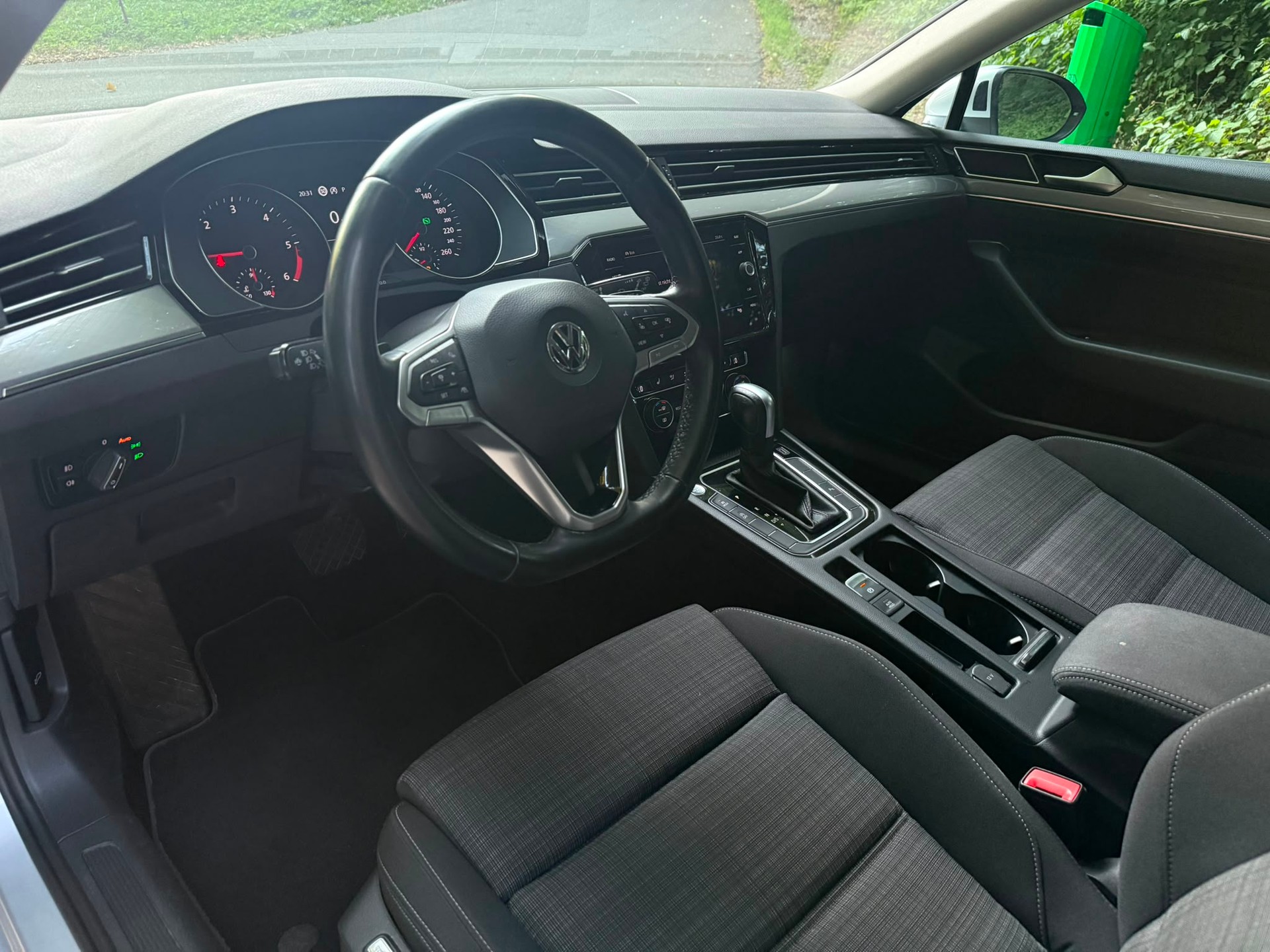 VW Passat Variant 1.6 TDI Business DSG-image-7