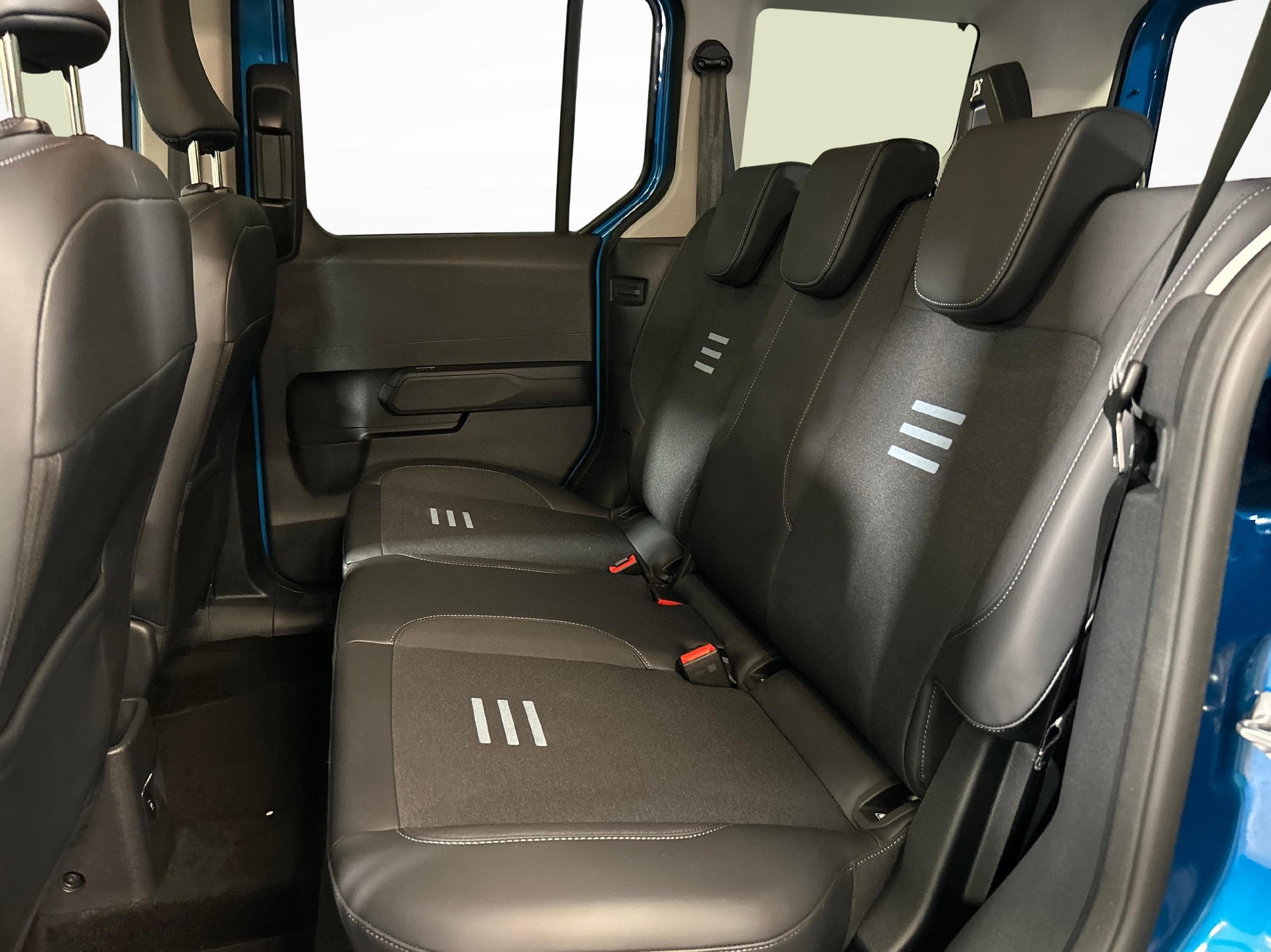 FORD Tourneo Courier 1.0 EcoBoost Active-showroom-element-3