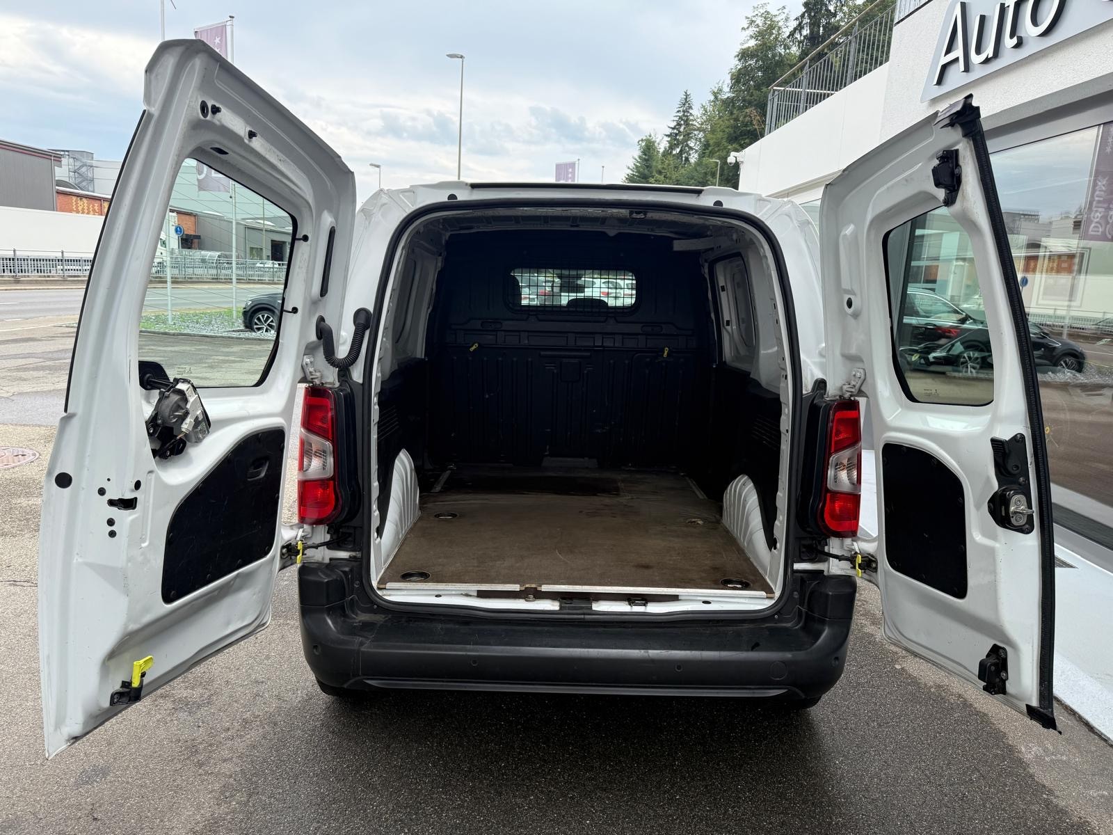 OPEL Combo Cargo 1.5 Diesel-image-12