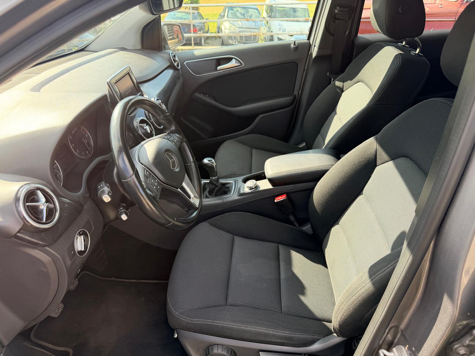 MERCEDES-BENZ B 200-image-8