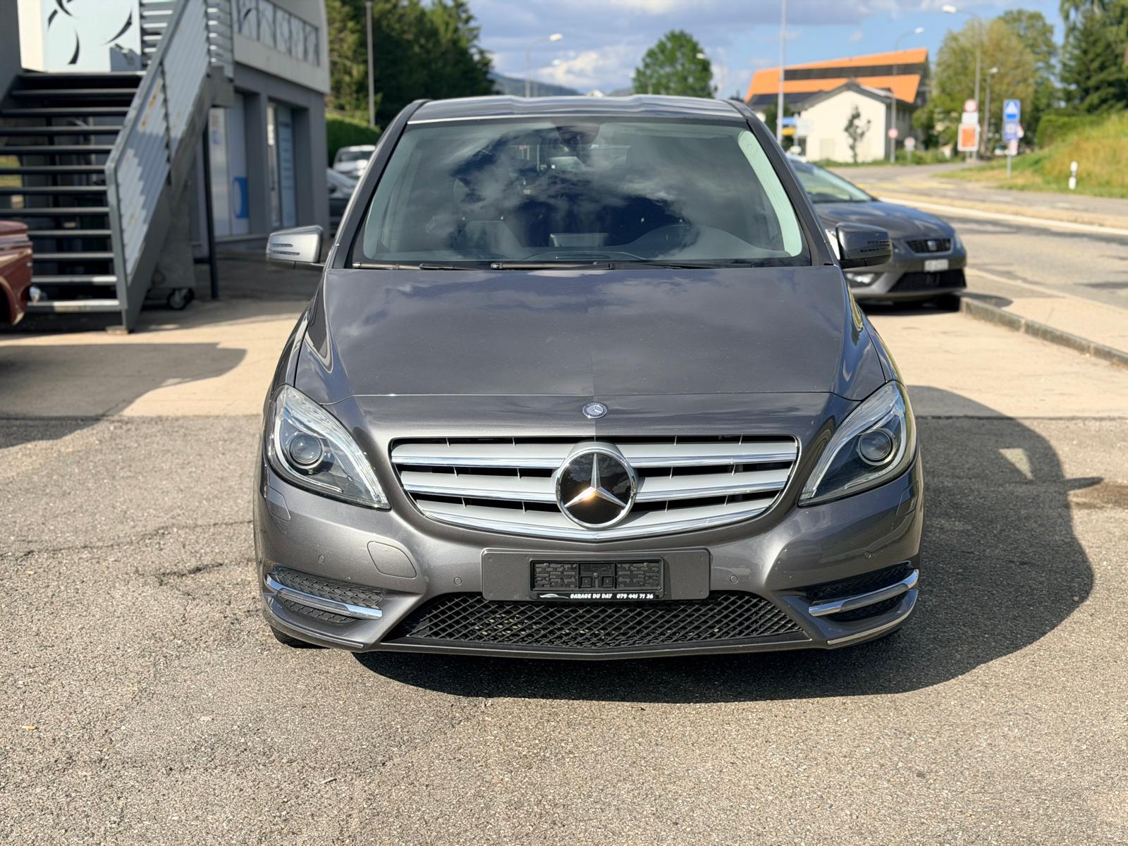 MERCEDES-BENZ B 200-image-1